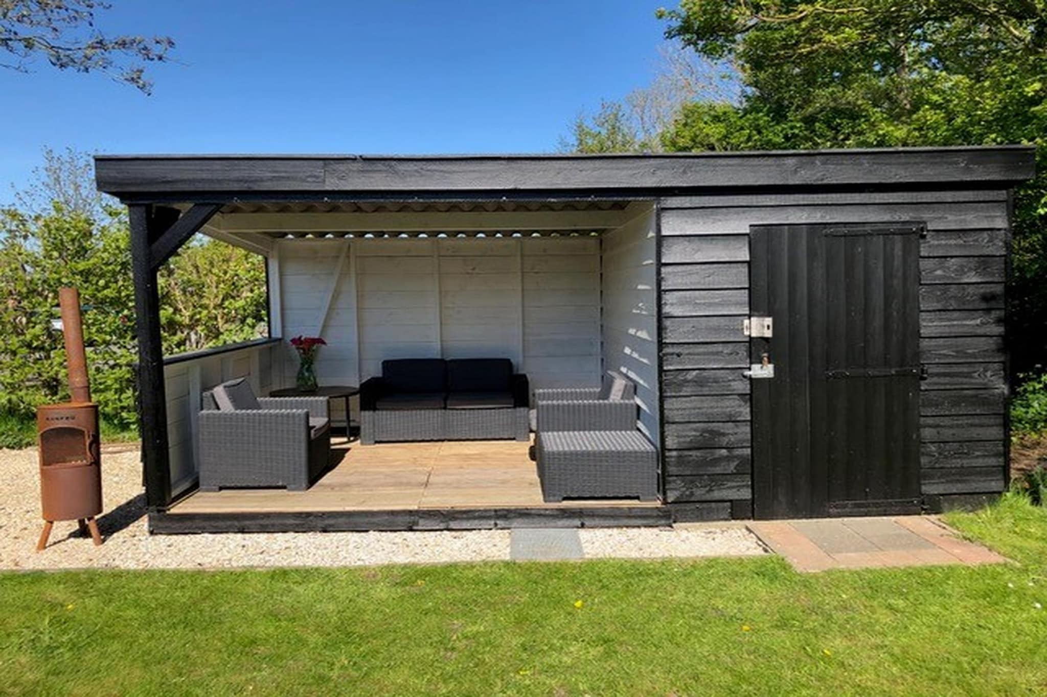 Recreatiepark Wiringherlant - Wiringher Chalet 94-Buitenkant zomer