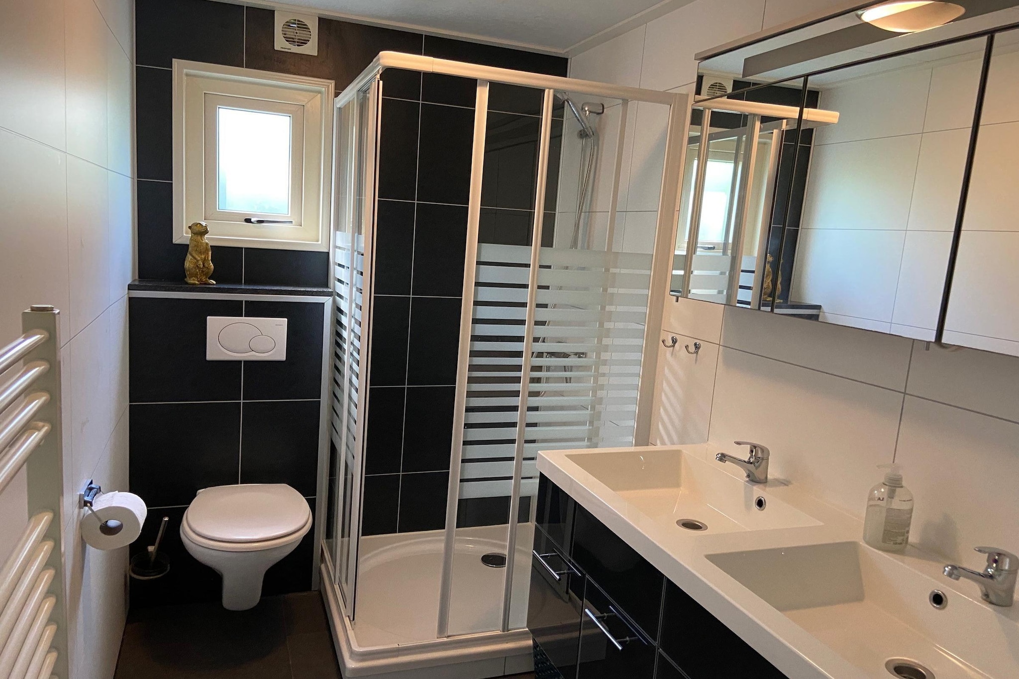Recreatiepark Wiringherlant - Wiringher Chalet 94-Badkamer