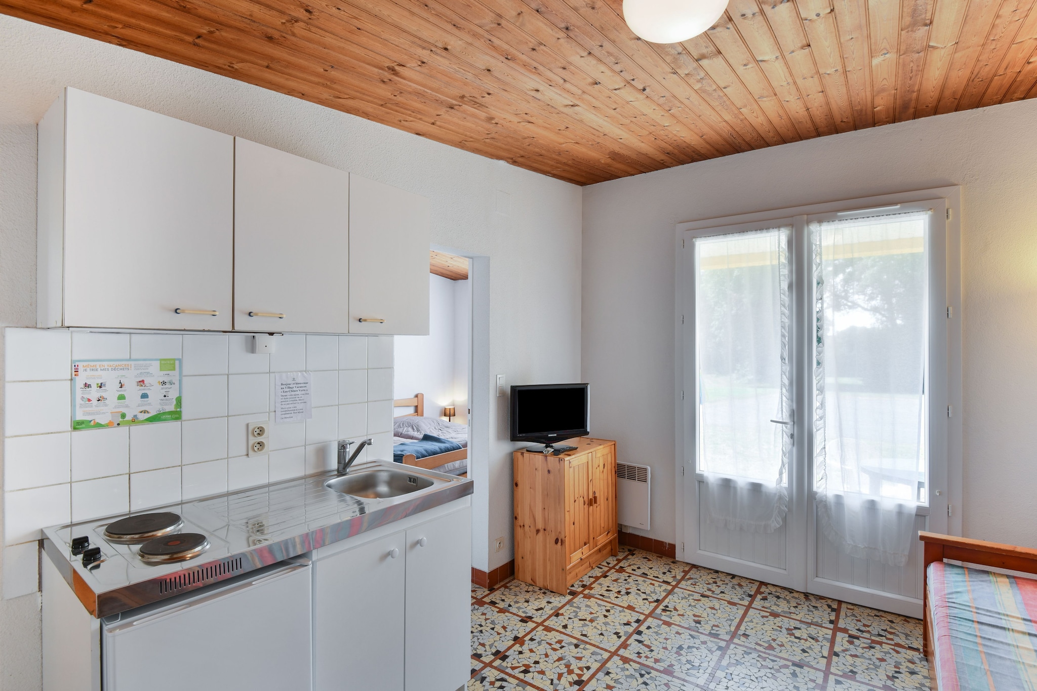 Ground floor: (Kitchen(electric kettle, microwave, dishwasher, fridge), Living/bed room(double trundle bed, TV, dining table), bedroom(double bed or 2 single beds), bedroom(double bed), bathroom(shower, washbasin, toilet))\n\nBubble bath(shared with other guests, paid), sauna(shared with other guests, paid), terrace(private), garden, sun loungers, parking, swimming pool(shared with other guests, fenced, including part for children (depth 50cm), opened from Apr upto and including Oct), boules court, play equipment, table tennis table, billiards, fitness equipment(shared with other guests), party games