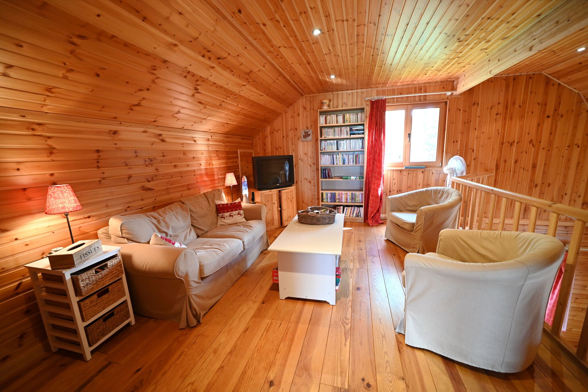 Chalet indépendant confortable avec sauna, situé près de Durbuy