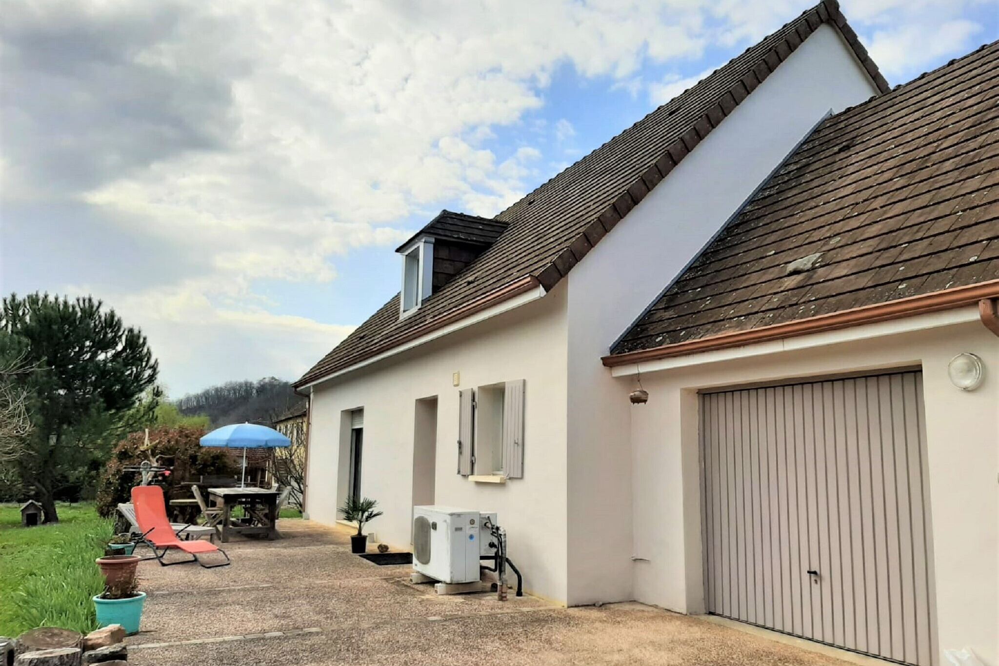 Urbane Ferienhaus in Thonac in der Nähe von Canoe Vézère mit Garten