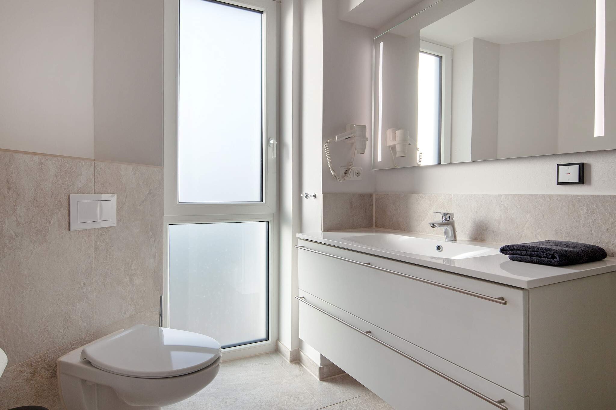 Exklusive Marina-Wohnung mit Balkon - Indoor