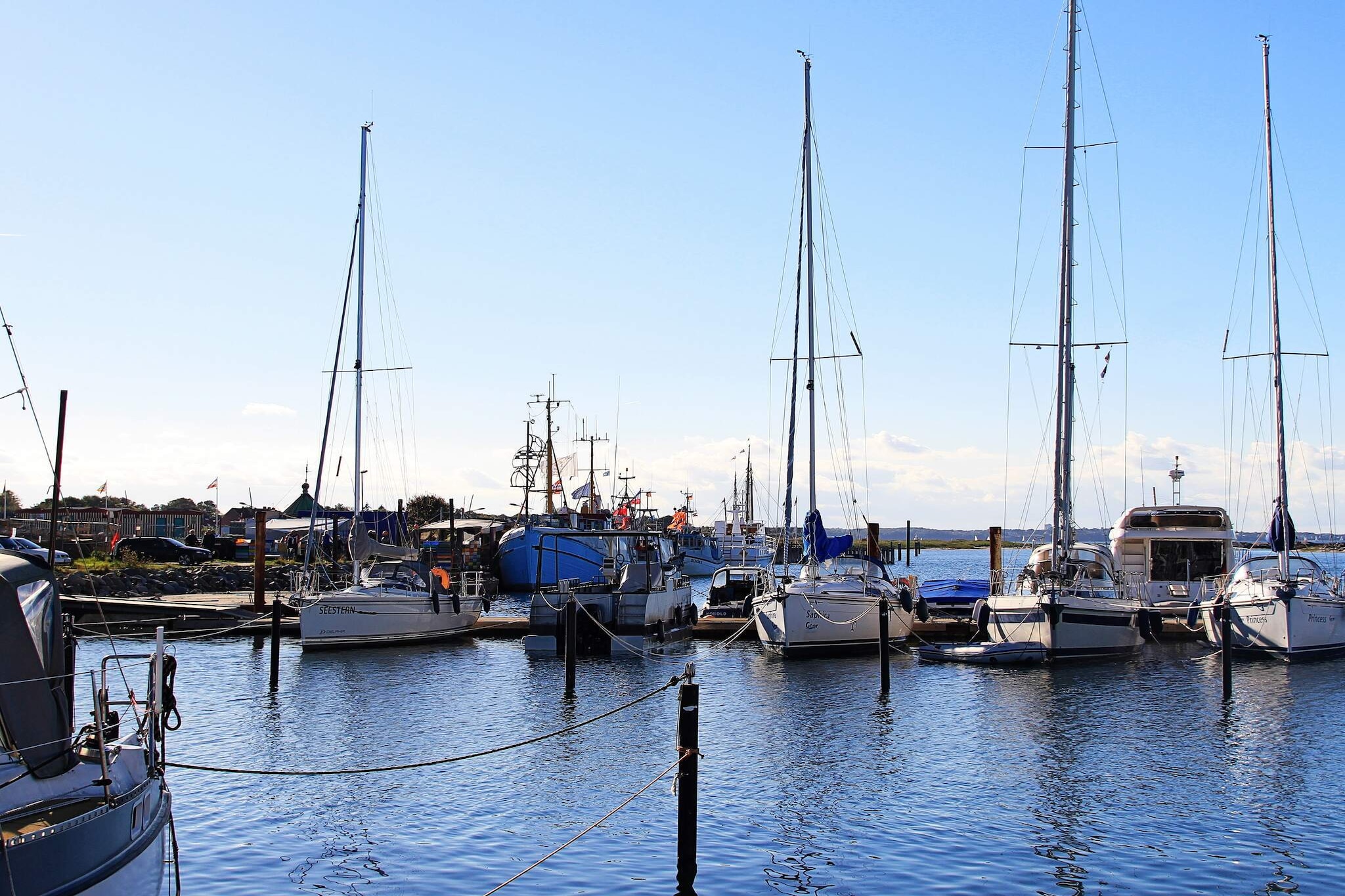 Exklusive Marina-Wohnung mit Balkon - Untagged