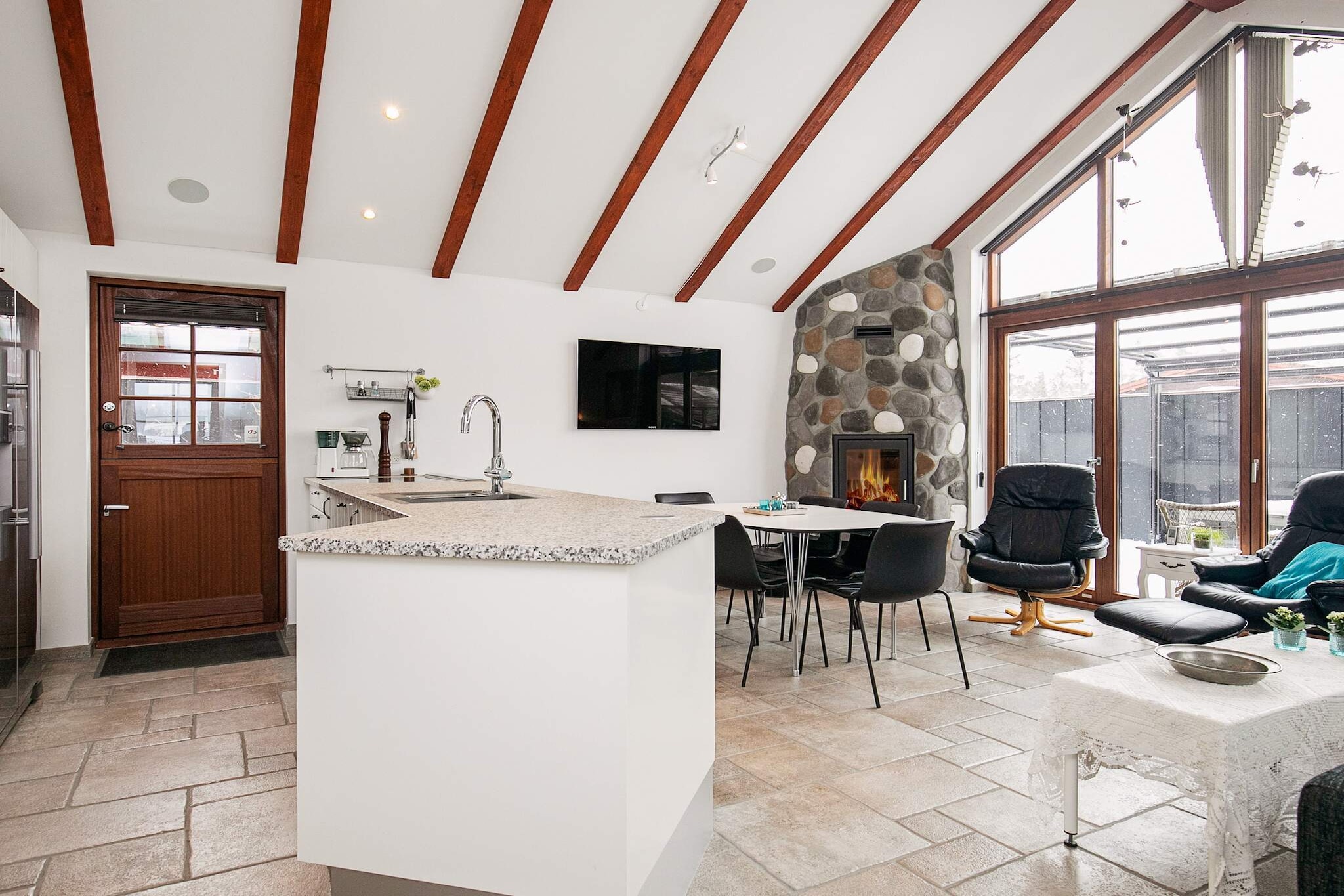 In complete surroundings and the shortest distance to the best sandy beach at Sjelborg, you will find this architect-designed and carefully thought-out cottage with comfort and luxury in mind. Here, among other things. the electric awning is emphasized, which extends the living space of the house to a beautiful, covered outdoor space. The carefully selected and specially imported paving stones that follow the house around are another delicious detail. The house has two bedrooms with private bath and toilet connected to the two bedrooms, of which one bedroom and bath are in the heated annex of the house. The kitchen and living room are in an open connection and the experience of quality is supported by the implemented details in the interior, such as the wall-mounted wood-burning stove, the good furniture and the sloping ceiling. The house was built in 2013, well maintained and uses geothermal heat, solar energy and also has air / air heat pumps. The house and the terraces are completely undisturbed for views from the surroundings to three sides. On the open part of the plot, where there is a private green area, there is the opportunity to sit and enjoy the view of other green surroundings and a small lake, while you can follow the traffic to and from the area. The house is located next to a cozy gravel road that leads directly down to the wide sandy beach and the rolling water. In fresh weather, windsurfers are attracted, and you will also be able to experience kayaking at the beach. You can walk or cycle in the nearby Marbæk plantation, where you will also find one of Denmark's best golf courses. Not for rent to youth groups.
A refundable deposit might be charged closer to your check-in date. This deposit covers utilities consumed during your stay and any additional services that may be taken. The final amount will be adjusted based on actual meter readings, actual usage of extra services, and any remaining balance will be refunded within 21 days after checkout.