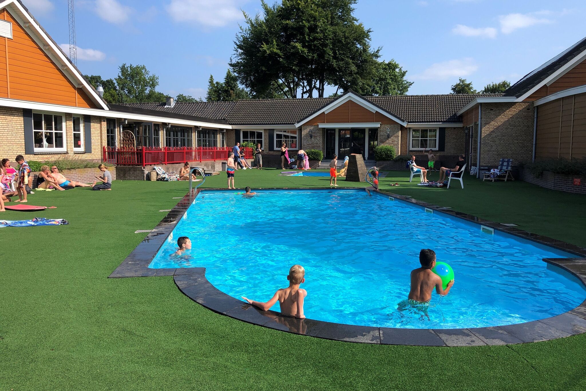 Chalet in Voorthuizen with indoor pool