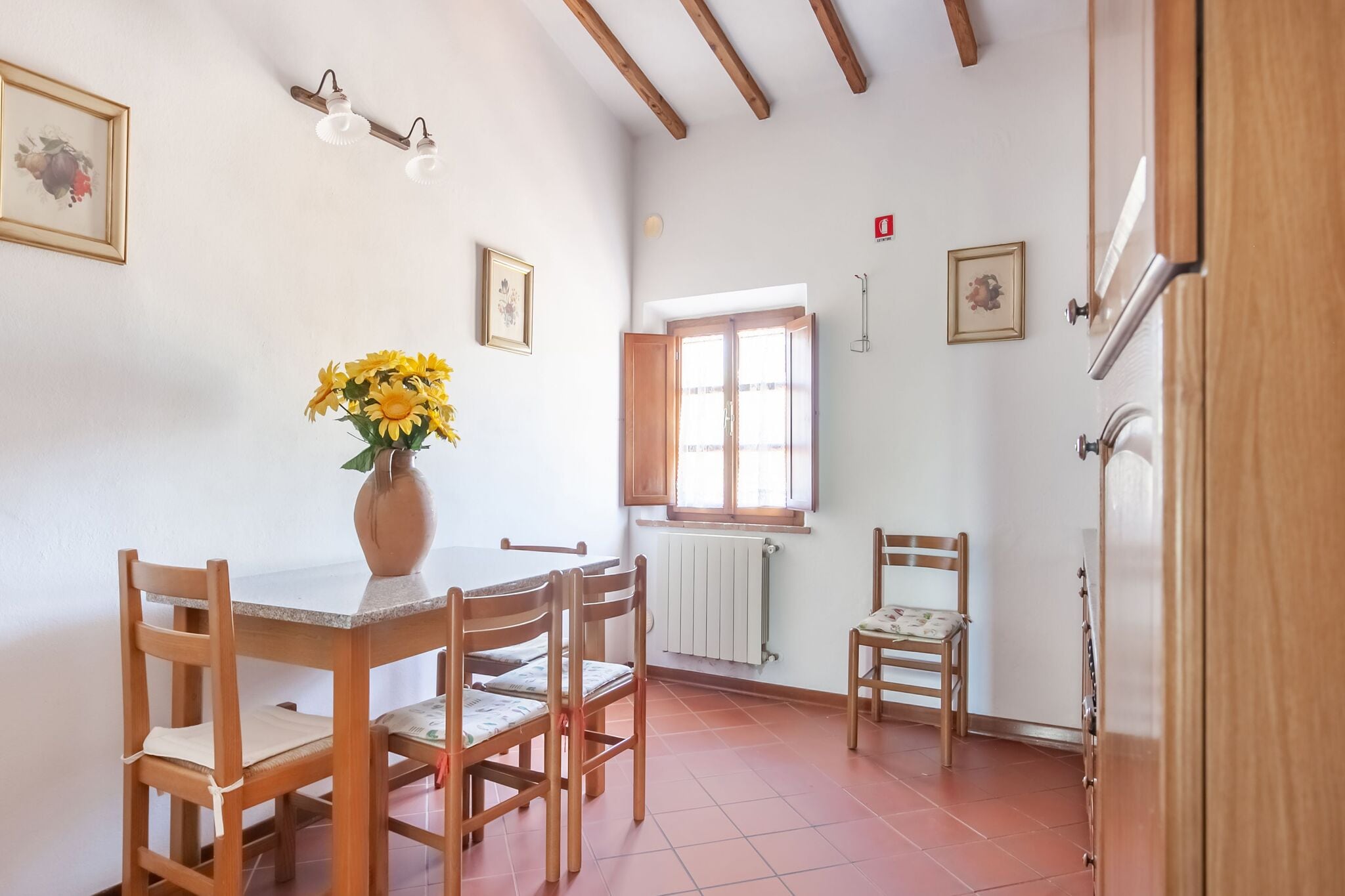 Flat in a typical Tuscan farmhouse with swimming pool