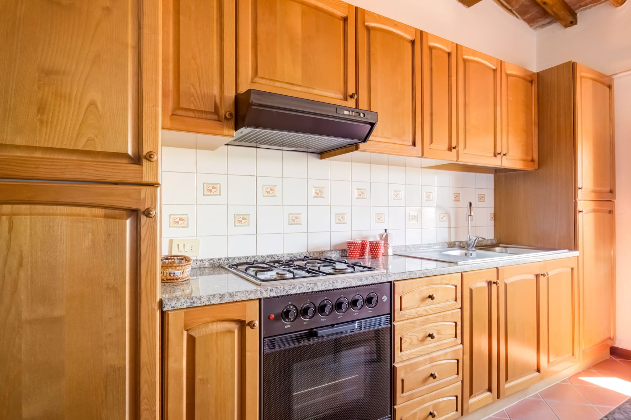 On the 1st floor: (Kitchen(TV, dining table, hob, hood, coffee machine, oven, fridge-freezer, washbasin), bedroom(single bed, double bed), bathroom(shower, washbasin, toilet, bidet), air conditioning)\n\nwashing room(washbasin, washing machine, ironing board, iron), patio, heating(central), garden(shared with other guests), garden(private), garden furniture, sun loungers, BBQ, parasol, swimming pool(shared with other guests, 12 x  6 m., opened from 1/2 May upto and including Sep), boules court, play equipment, table tennis table, football goal, bicycles available, children\'s bed(on request), Swing set