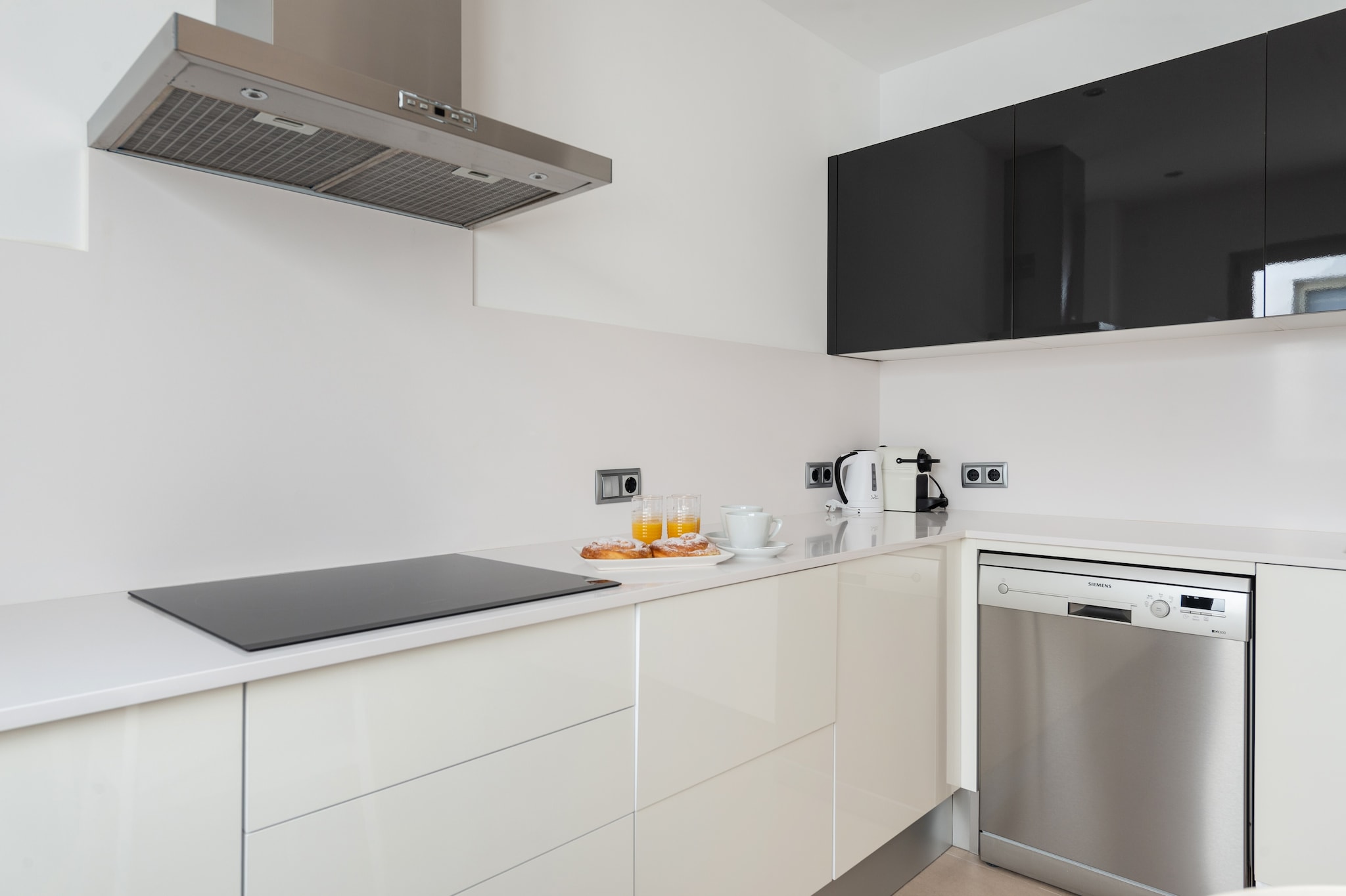Living room, Kitchen(cooker, coffee machine), bedroom(double bed), bedroom(double bed), bathroom, bathroom, oven, microwave, dishwasher, fridge-freezer, shower, shower, washbasin, washbasin, toilet, toilet, air conditioning, air conditioning, children\'s bed, high chair