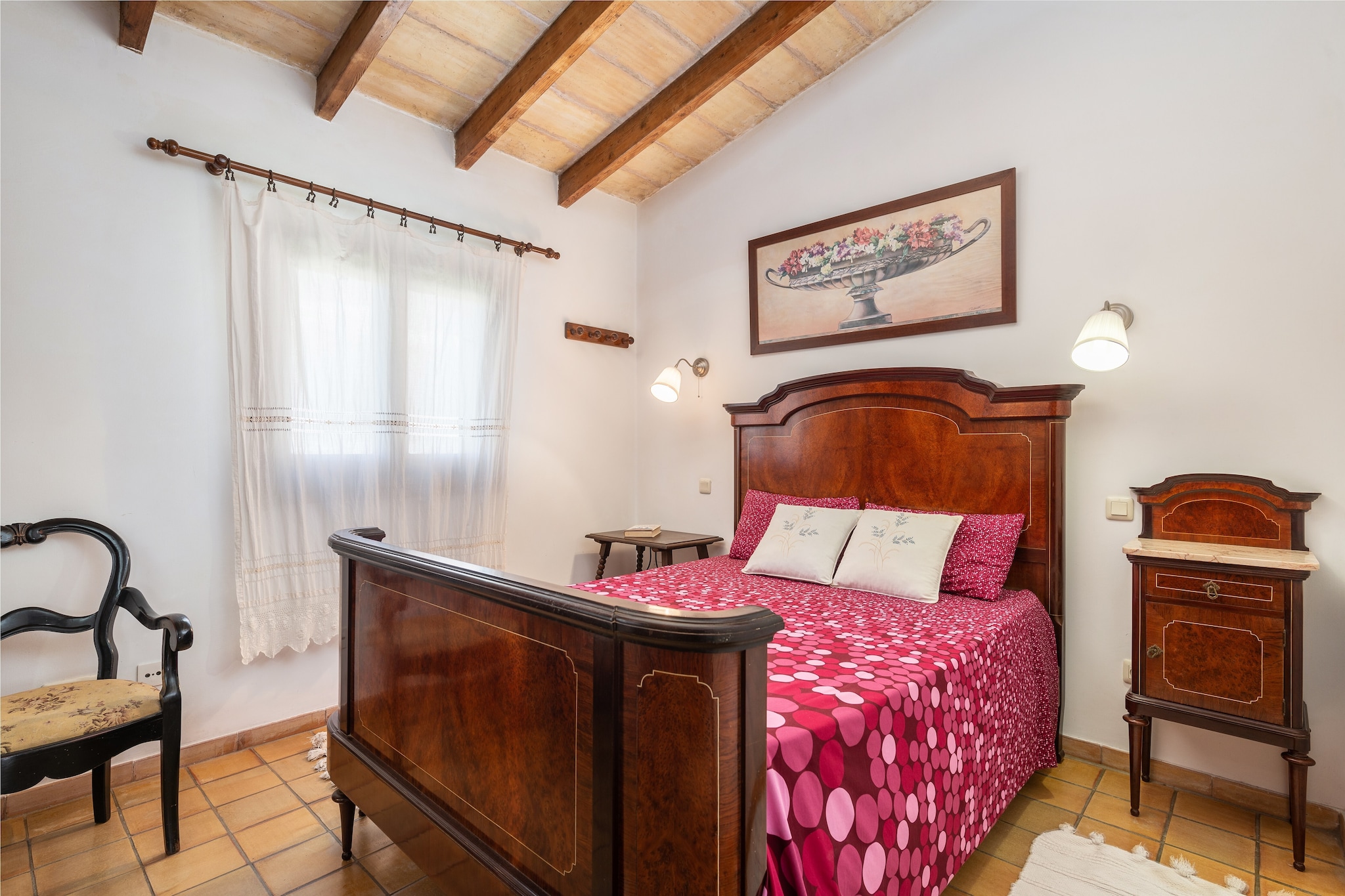 Living room, dining room, Kitchen(cooker, oven), bedroom(single bed), bedroom(double bed), bedroom(double bed), bedroom(double bed), bathroom, bathroom, microwave, dishwasher, fridge-freezer, bath tub, shower, washbasin, washbasin, toilet, toilet, garden, garden furniture, children\'s bed, high chair