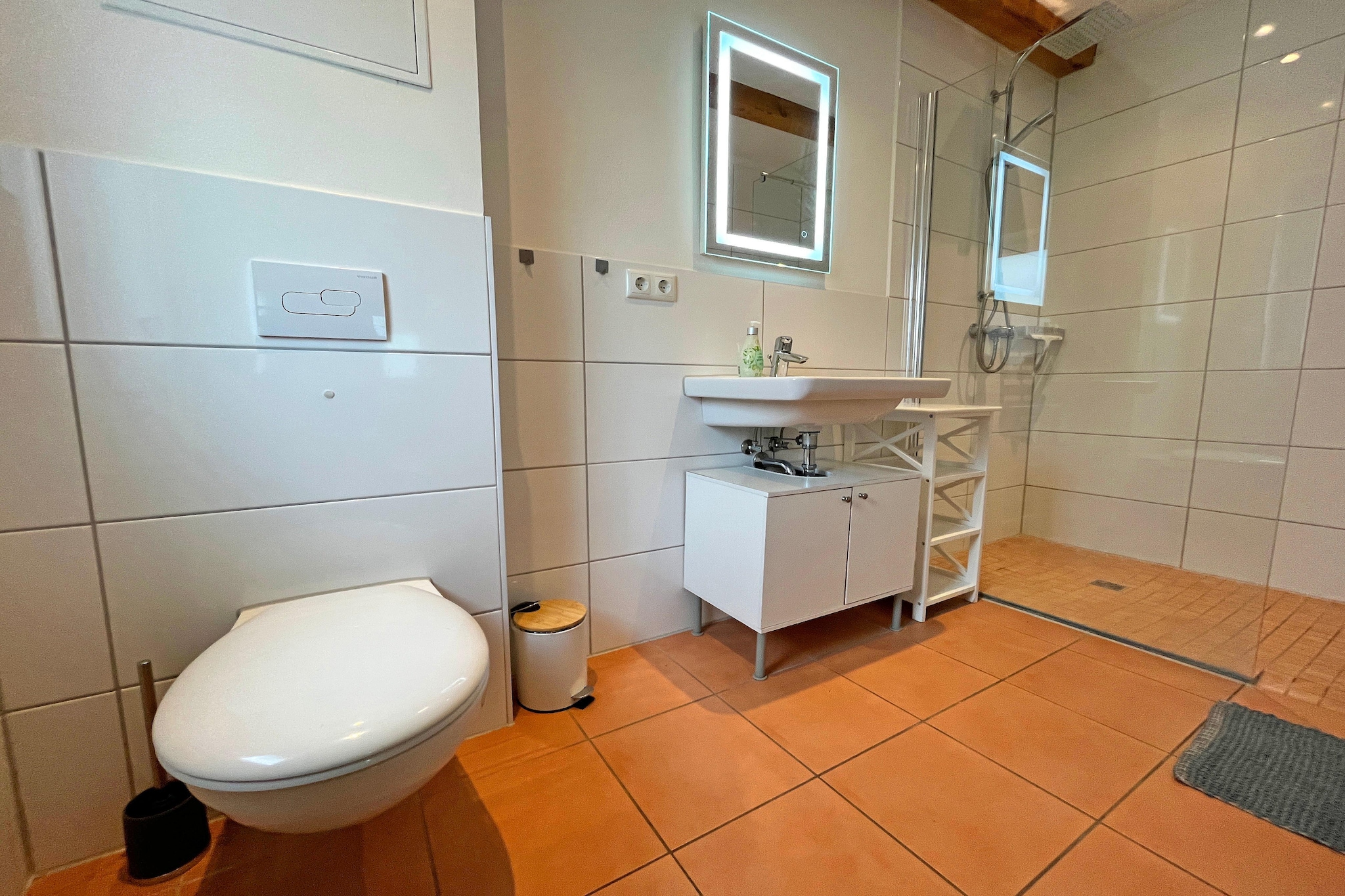 Appartement 4 rechts außen - Badkamer
