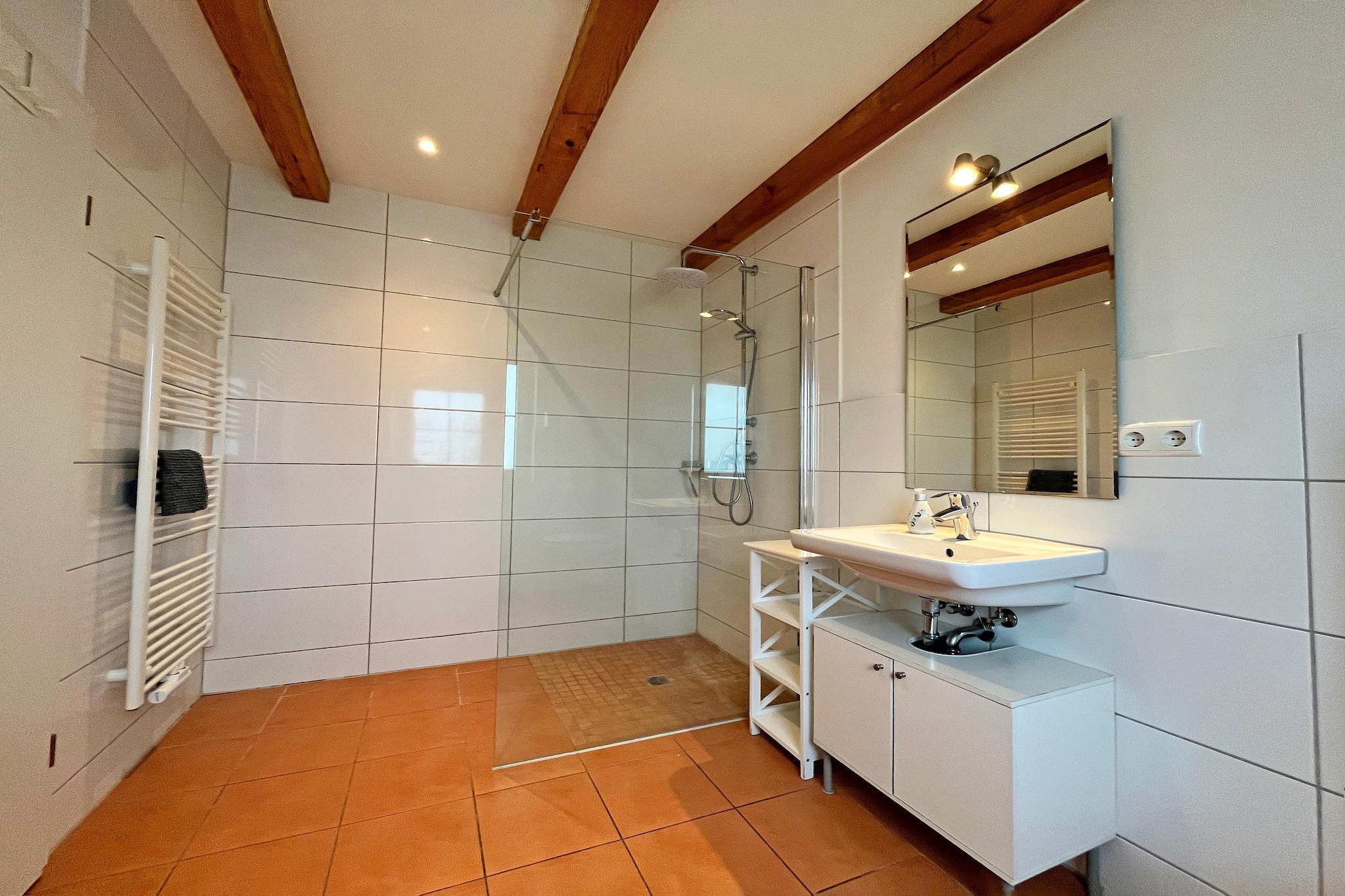 Appartement 4 rechts außen - Badkamer
