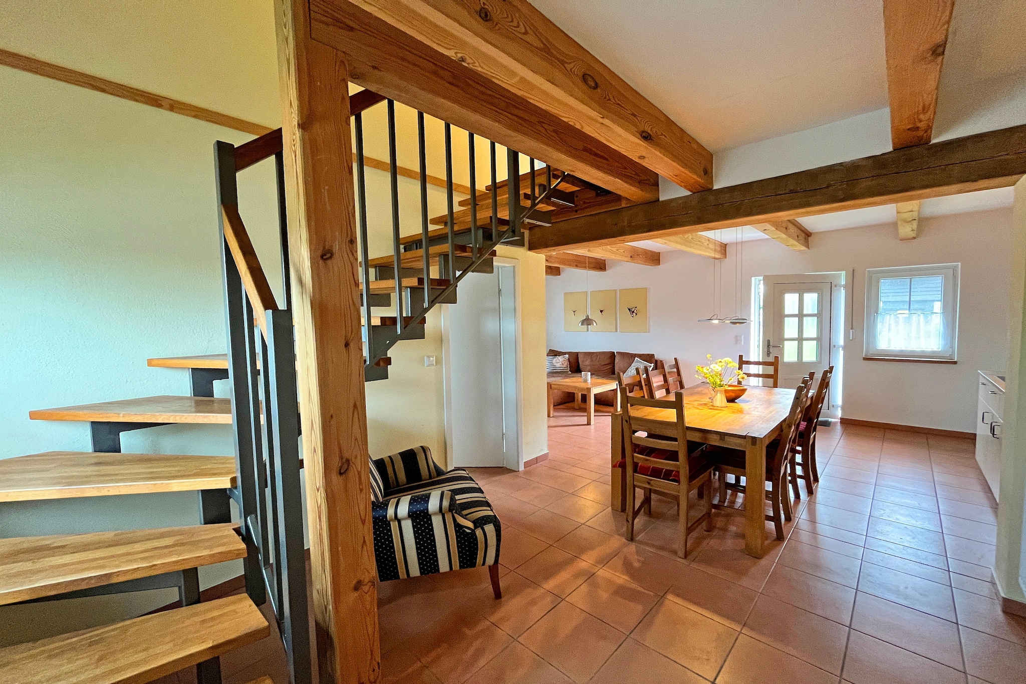 Appartement 4 rechts außen - Eetkamer