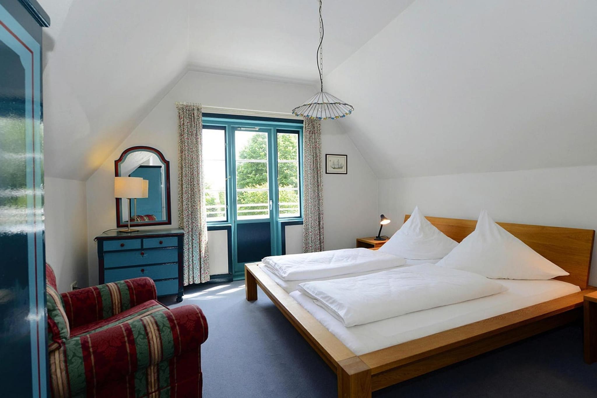 On the 2nd floor: (Kitchen(hob(4 ring stoves), electric kettle, toaster, coffee machine, oven, microwave, dishwasher, fridge-freezer), Living/diningroom(double sofa bed(140 x 200 cm), TV(satellite), radio, CD player), bedroom(double bed(180 x 200 cm)), bathroom(shower, washbasin, toilet))\n\ntumble dryer(shared with other guests), washing machine(shared with other guests), balcony, bicycle storage, high chair, baby crib(paid)