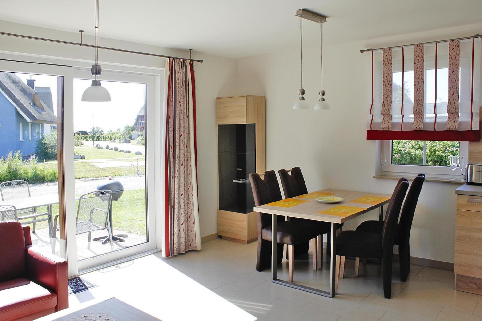Ground floor: (bathroom(shower, washbasin, toilet))\n\nOn the 1st floor: (bedroom(double bed), bedroom(2x single bed), bathroom(shower, washbasin, toilet))\n\nopen kitchen(dining table(4 persons), electric kettle, toaster, cooker(4 ring stoves, ceramic), hood, coffee machine, oven, microwave, dishwasher, fridge(+ freezer)), Living/diningroom(TV(satellite), fireplace, radio, CD player, heating(floor heating)), grill, washing machine, terrace, garden furniture, parking, parking, high chair, baby crib(free), Towels/Sheets (extra fee)