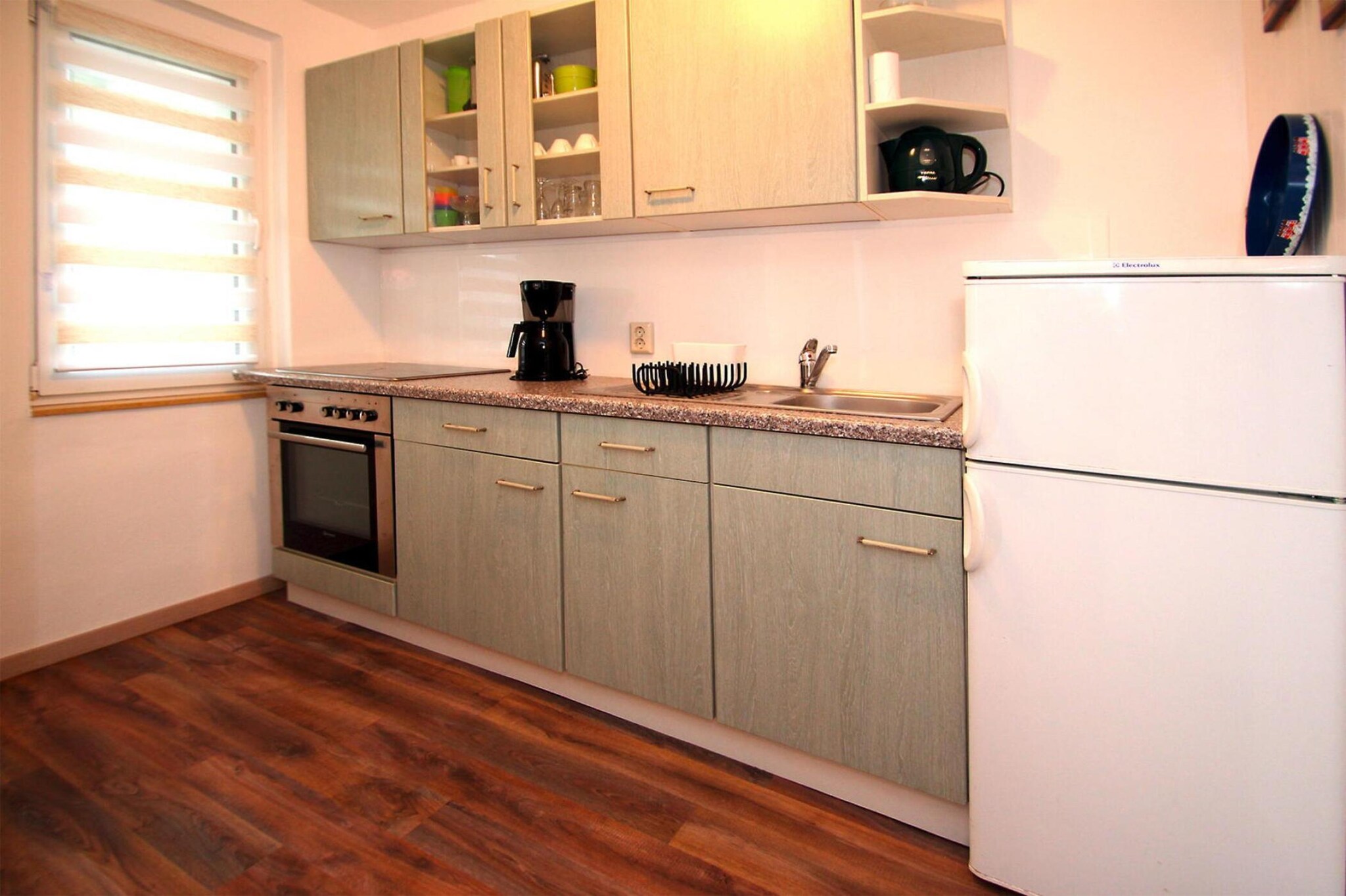 Ground floor: (Living room(TV(satellite)), Kitchen(hob(ceramic), electric kettle, toaster, oven, microwave, fridge, freezer), bedroom(single bed, single bed, double bed), bathroom(shower, toilet, hairdryer))\n\nterrace, garden furniture, parking, parasol, high chair, Swing set, baby crib(free)