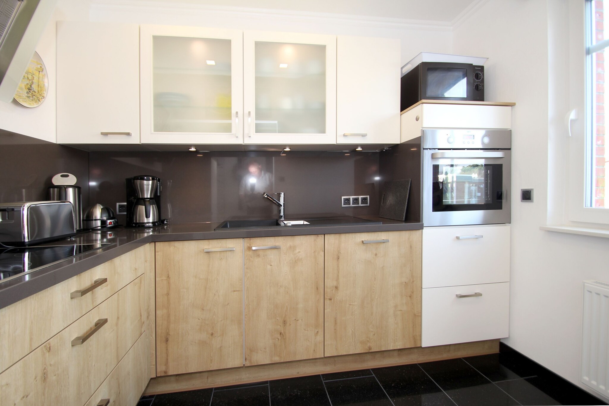 Ground floor: (open kitchen(dining table, hob(4 ring stoves, ceramic), electric kettle, toaster, coffee machine, oven, microwave, dishwasher, fridge, freezer), Living/diningroom(TV(satellite), radio), bedroom(double bed, TV(satellite)), bedroom(2x single bed, TV(satellite)), bathroom(shower, washbasin, toilet), bathroom(bath tub, washbasin, toilet), washing machine)\n\nsauna(paid), grill, heating(gas), terrace, garden, garden furniture, sun loungers, BBQ, parking