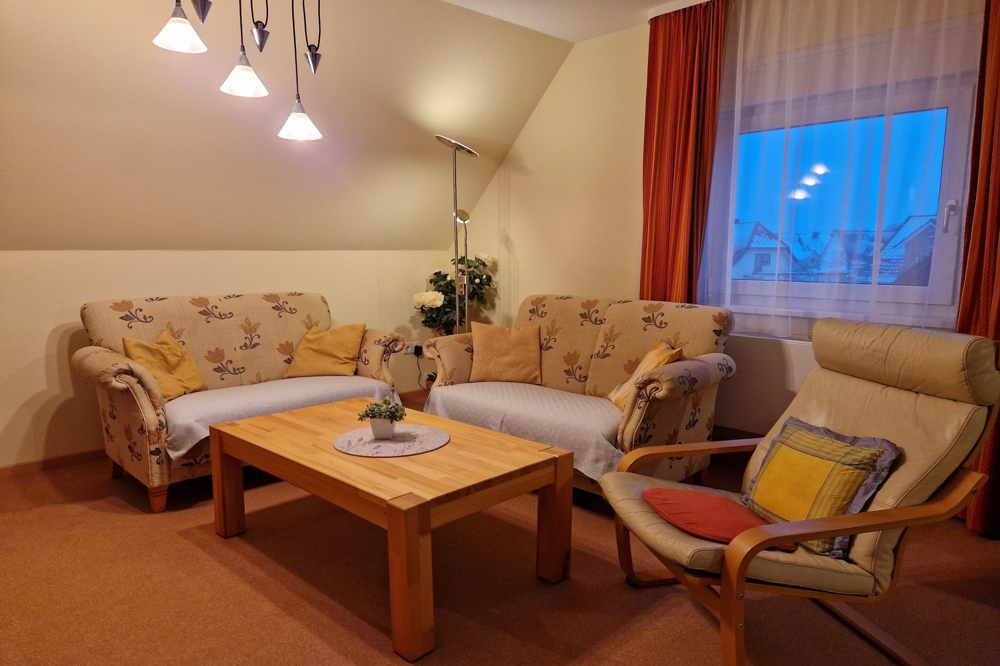 Ground floor: (guest toilet)\n\nOn the 1st floor: (open kitchen(dining table, stove, seating area, hob(ceramic), electric kettle, toaster, hood, coffee machine, oven, microwave, dishwasher, fridge(+ freezer)), Living/diningroom(TV(satellite), DVD player, radio, CD player), bedroom(double bed), bedroom(2x single bed), bathroom(bath tub, shower, washbasin, toilet))\n\ngrill, heating, terrace, garden(shared with the owner ), bicycle storage, garden furniture, parking, high chair, party games, Swing set, Charging post for electric cars, baby crib(free), Towels/Sheets (Incl.)