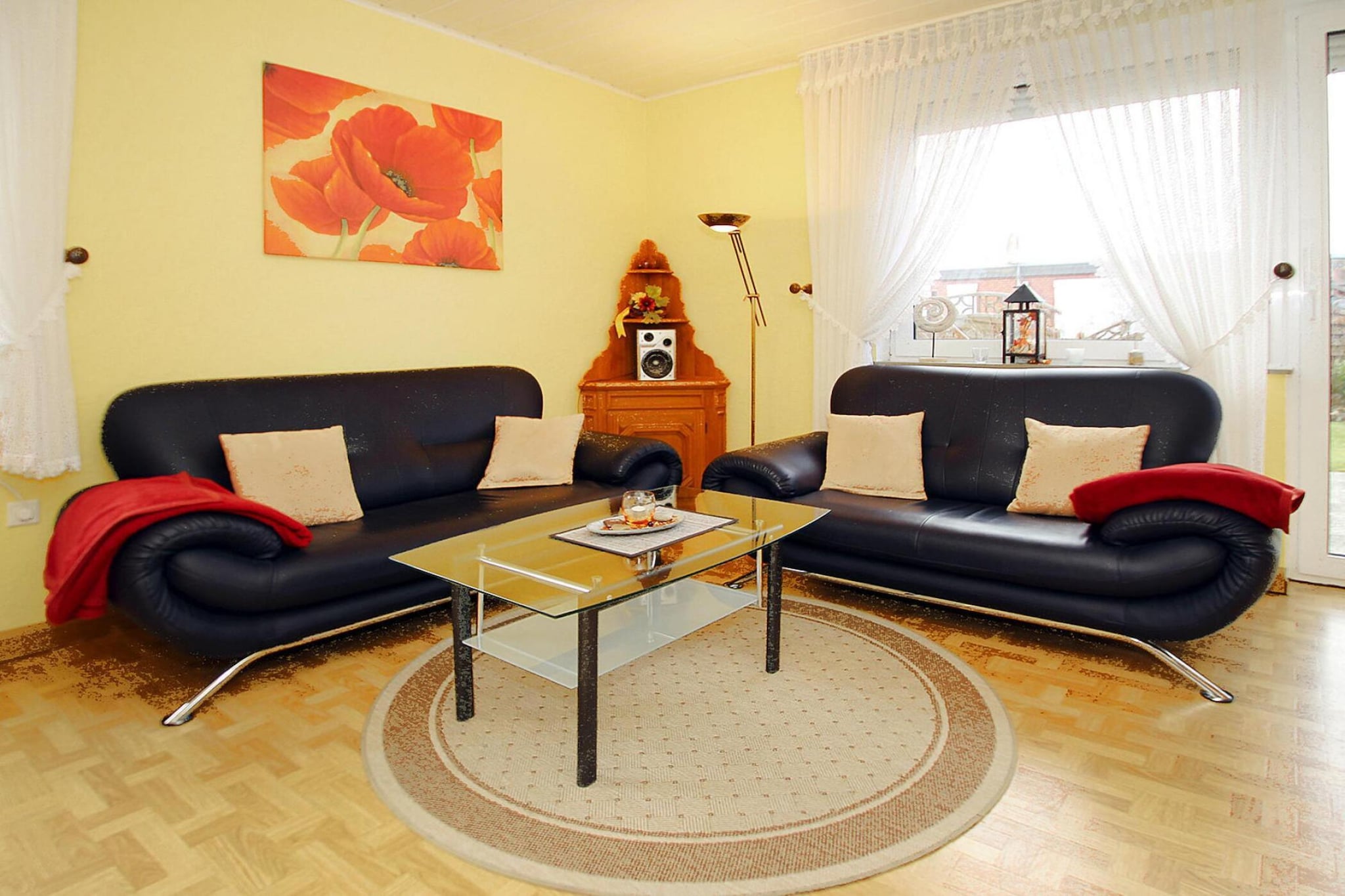 Let yourself be inspired by the East Frisian serenity: Of course you can plan the day with leisure activities, but you can also just relax in the private garden of your cozy bungalow. Look forward to carefree vacation days behind the North Sea dike. Everything here is perfect for a carefree family vacation. On warm summer days, it is best to set the breakfast table on the terrace. The property is enclosed by a wooden fence and a hedge, so you are also protected from unwanted glances. In the evening, you also have a perfect place to grill here. If the weather doesn't allow you to sit outside, make yourself comfortable in the living room with electric fireplace. Modern entertainment electronics offer you a pleasant change. In the open kitchen you will find many practical utensils for self-catering. All windows have roller shutters and fly screens.

Highlights: Energy costs & final cleaning included
Info: Bed linen & towels optionally have to be brought with you