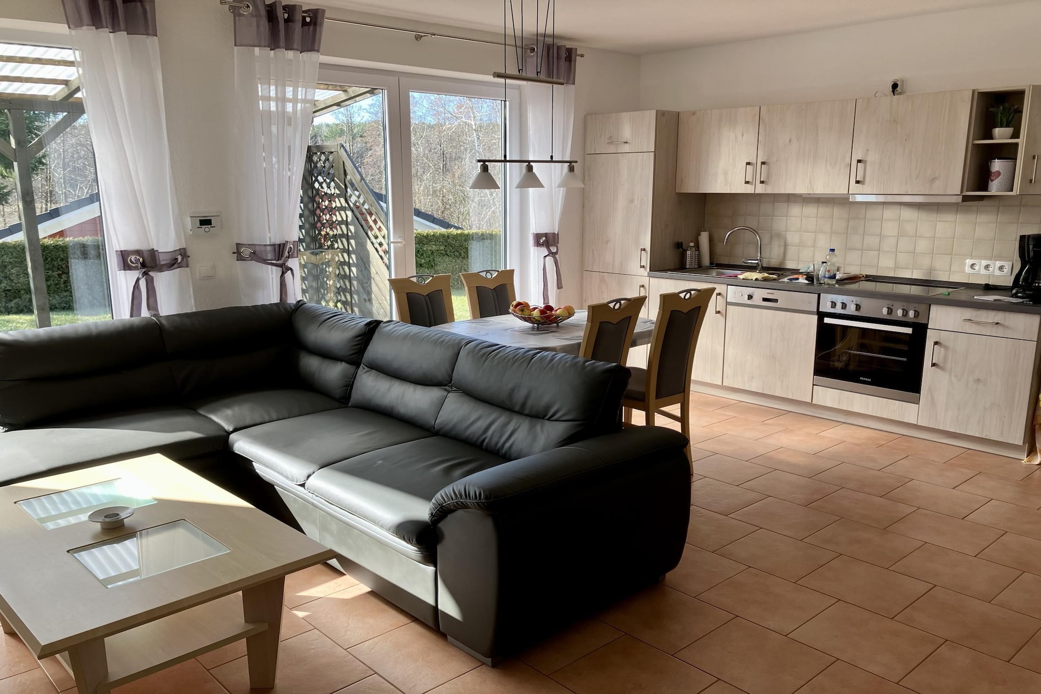 Tastefully furnished and in an idyllic location: holiday home with fireplace, just 300 meters from Lake Vilz. Your temporary home is located in the middle of the Mecklenburg Lake District with its vast forests, green meadows and blue lakes in the Mirow district of Fleeth. Just a few steps from the holiday home you will find a beautiful bathing area. Lake Vilz is a link in the wonderful chain of lakes south of Mirow - you can swim and fish, canoe or boat and discover the natural beauty of the region from the water. 

The small town of Mirow is idyllically located on the edge of Lake Mirow. Visit the romantic castle island with the residential castle, the historic gatehouse and the Johanniterkirche. Many restaurants and cafÃ©s in and around Mirow invite you to take a leisurely break with a cup of coffee or a fresh fish dish. The Mirow lock on the MÃ¼ritz-Havel waterway is also worth seeing. 

Highlights included:
All consumption-dependent energy costs

Activities nearby: Located directly on the MÃ¼ritz-Havel waterway, Mirow offers ideal conditions for all water sports. Whether you want to go paddling, rowing, fishing or take a tour on a pleasure boat, the options are almost unlimited. If you prefer to keep your feet dry, you can go cycling and hiking through the beautiful nature. If the sun doesn't shine, we recommend a visit to the MÃ¼ritz Therme in RÃ¶bel, where you can experience 3,000 mÂ² of fun and bathing pleasure in any weather.