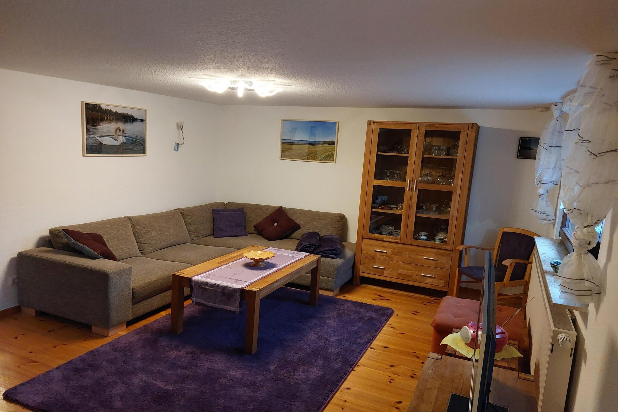 Ground floor: (Living room(TV(satellite), seating area, radio), Kitchen(dining table, hob(4 ring stoves, ceramic), electric kettle, toaster, coffee machine, oven, microwave, dishwasher, fridge-freezer), bathroom(bath tub, shower, washbasin, toilet, washing machine))\n\nOn the 1st floor: (bedroom(double bed(180 x 200 cm)), bedroom(double bed(160 x 200 cm)), bathroom(shower, washbasin, toilet))\n\ngrill, heating(gas), terrace, bicycle storage, garden furniture, parking lot(public), parasol, high chair, baby crib(paid), Towels/Sheets (extra fee)