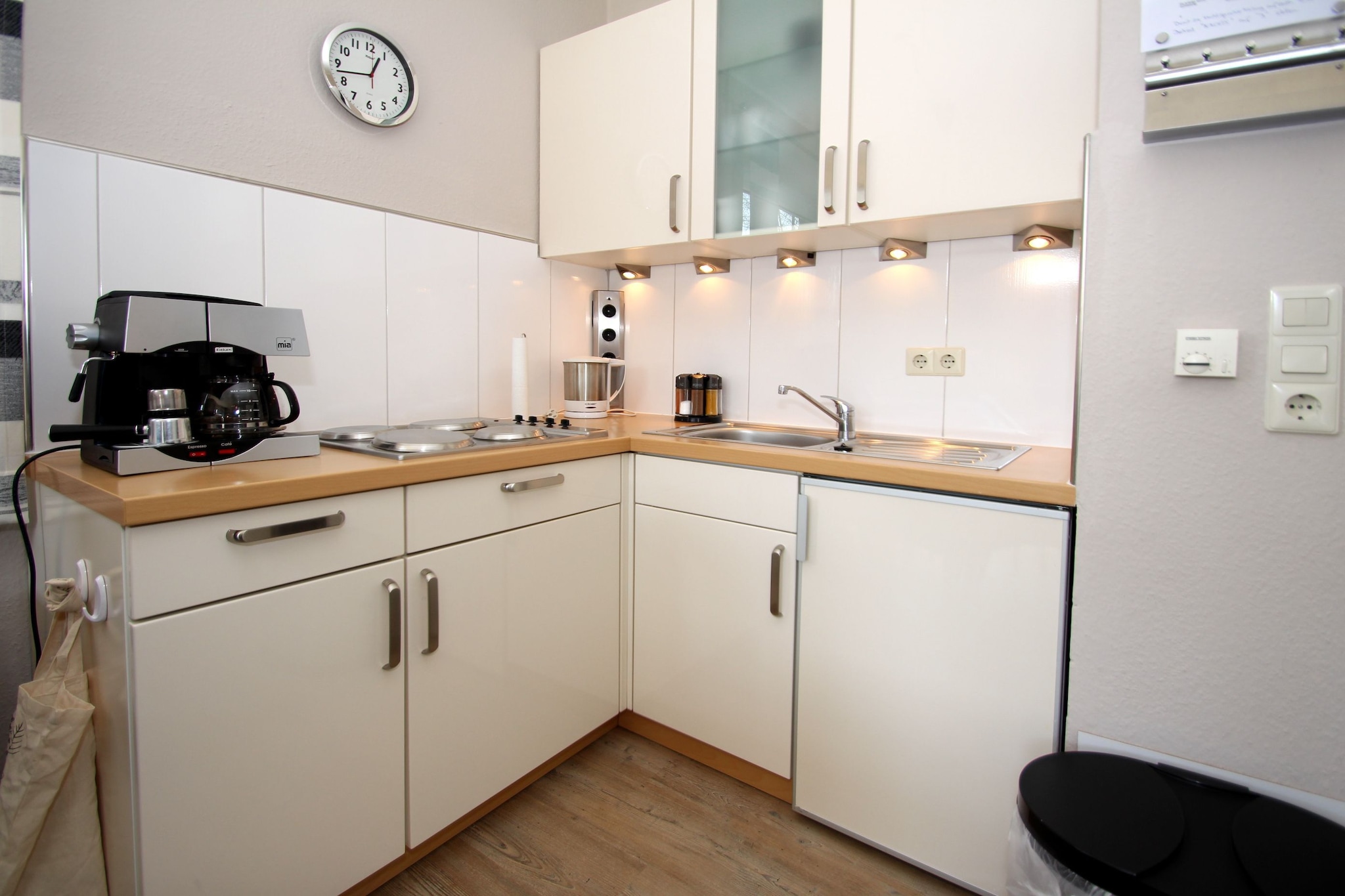 Ground floor: (Kitchen(dining table, hob(4 ring stoves, electric), electric kettle, toaster, coffee machine, oven, microwave, fridge), Living/bed room(double sofa bed, TV(satellite), radio, CD player), bedroom(double bed, TV(satellite)), bathroom(shower, washbasin, toilet))\n\nheating(electric), terrace, bicycle storage, garden furniture, parking, high chair
