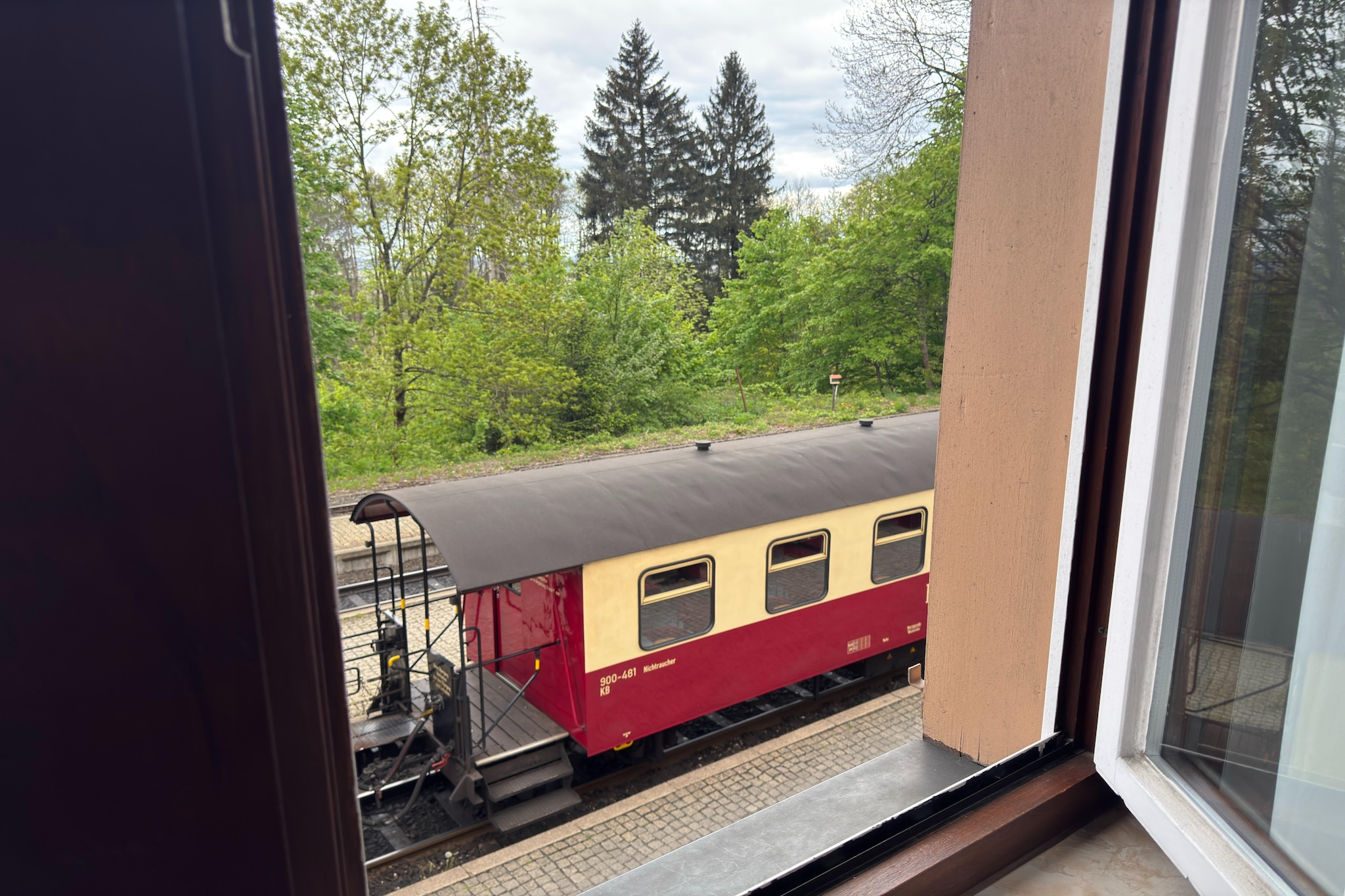 Apartment im alten Bahnhof-Uitzicht zomer