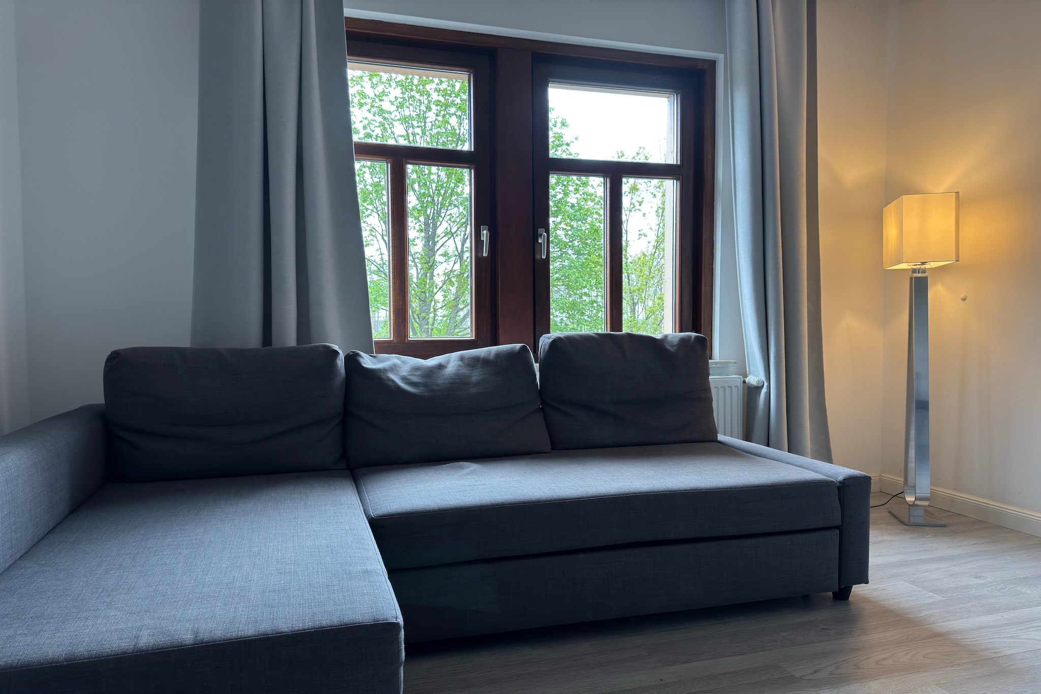 Apartment im alten Bahnhof-Woonkamer