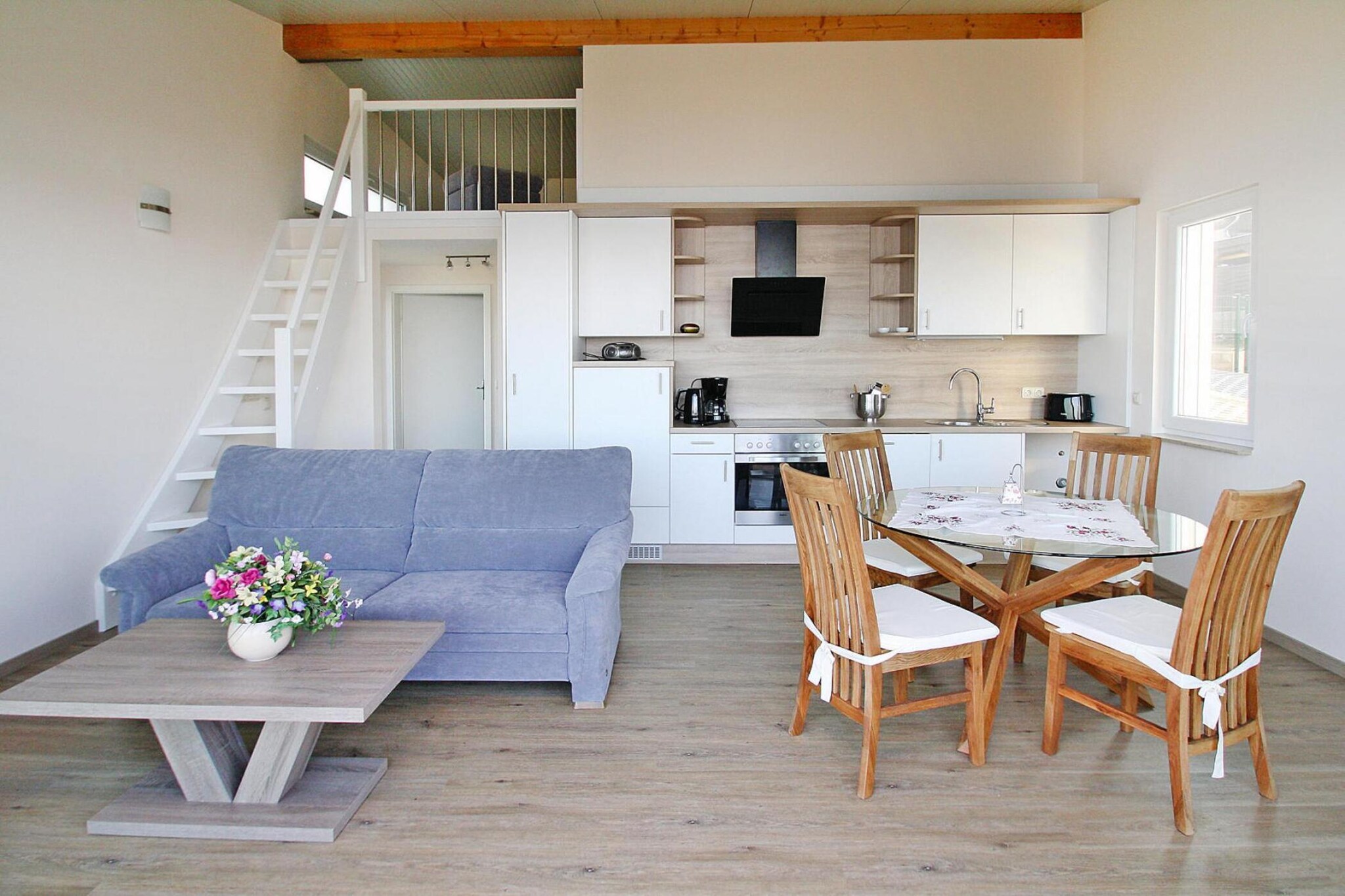 Ground floor: (open kitchen(hob(ceramic), electric kettle, toaster, coffee machine, oven, dishwasher, fridge-freezer), Living/diningroom(TV(satellite)), bedroom(double bed), bathroom(shower, toilet, washing machine))\n\nmezzanine: (Gallery bedroom(via fairly steep stairs)(2x single bed))\n\ngrill, heating(floor heating), terrace, garden furniture, parking, high chair, baby crib(free), Sheets incl.