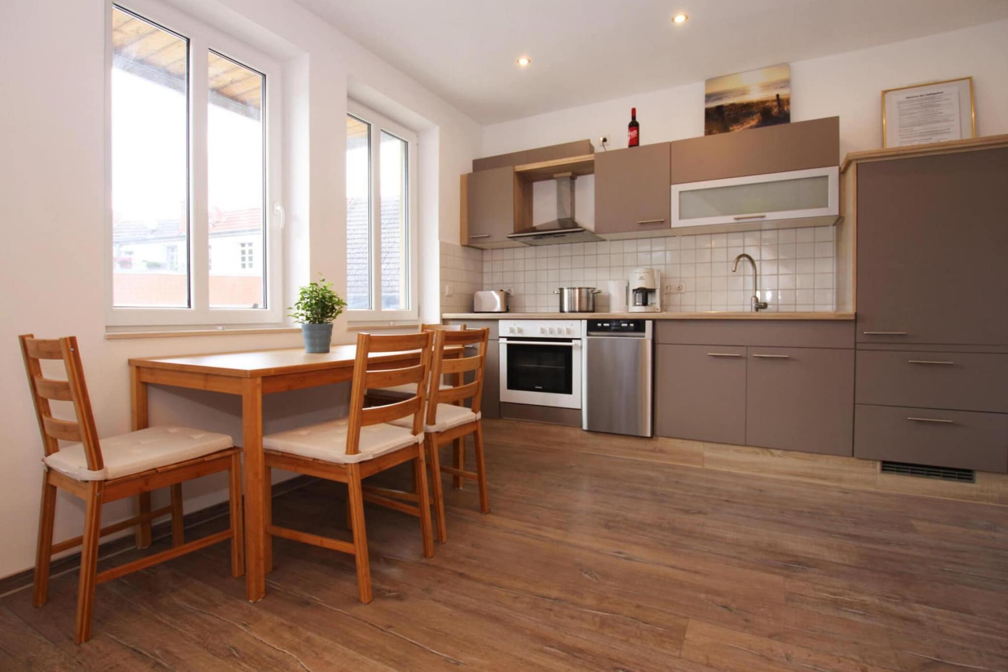 Ground floor: (open kitchen(hob(4 ring stoves, ceramic), electric kettle, toaster, coffee machine, oven, dishwasher, fridge-freezer), bathroom(bath tub, shower, washbasin, toilet))\n\nOn the 1st floor: (Living room(single sofa bed, TV(cable, satellite)), bedroom(2x single bed))\n\nbalcony, heating(gas), bicycle storage, garden furniture, parking, Towels/Sheets (extra fee)