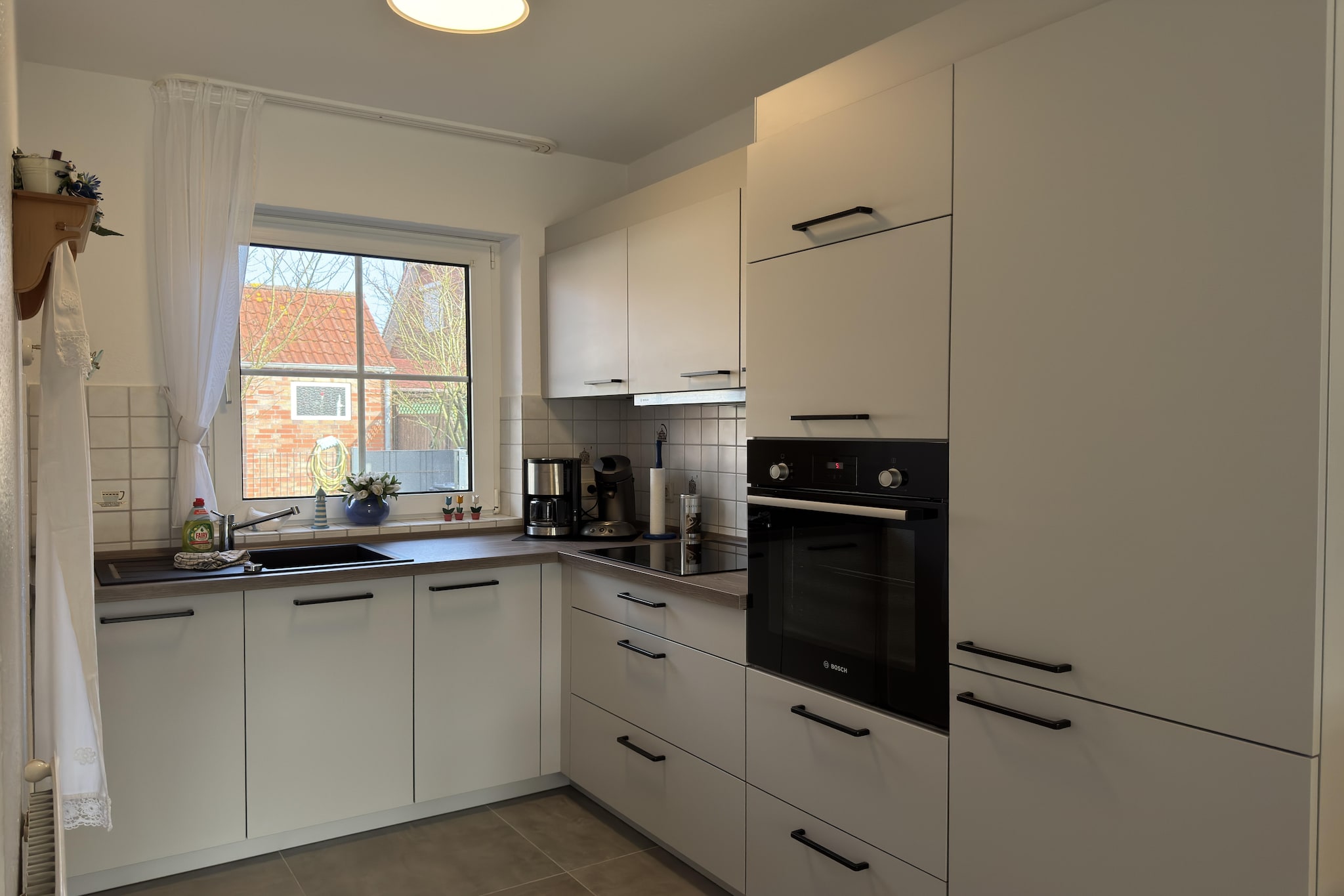 Ground floor: (open kitchen(hob(4 ring stoves, ceramic), electric kettle, toaster, coffee machine, oven, microwave, dishwasher, fridge-freezer), Living/diningroom(TV, dining table, DVD player, radio, CD player), guest toilet)\n\nOn the 1st floor: (bedroom(double bed(180 x 200 cm)), bedroom(2x single bed(90 x 200 cm)), bathroom(shower, washbasin, toilet, washing machine))\n\ngrill, heating(gas), terrace(roofed), garden, bicycle storage, garden furniture, parking, high chair, baby crib(free)