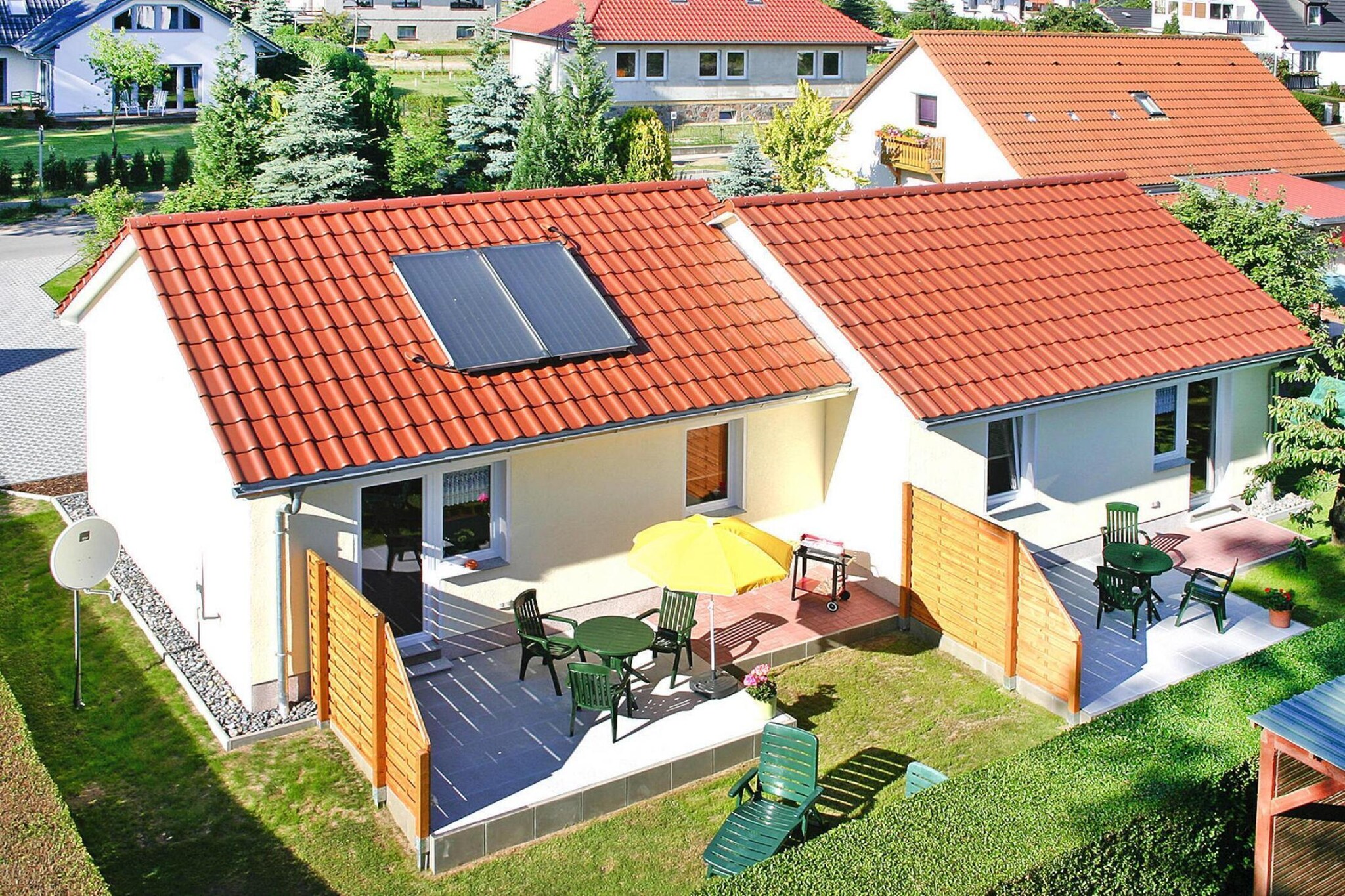 Ground floor: (open kitchen(dining table, hob(ceramic), electric kettle, toaster, coffee machine, oven, dishwasher, fridge-freezer), Living/diningroom(double sofa bed, TV(satellite), radio, CD player, heating(floor heating)), bedroom(double bed), bathroom(shower, washbasin, toilet))\n\nseating area, grill, terrace, garden furniture, parking, parasol, baby crib(paid), Towels/Sheets (extra fee)