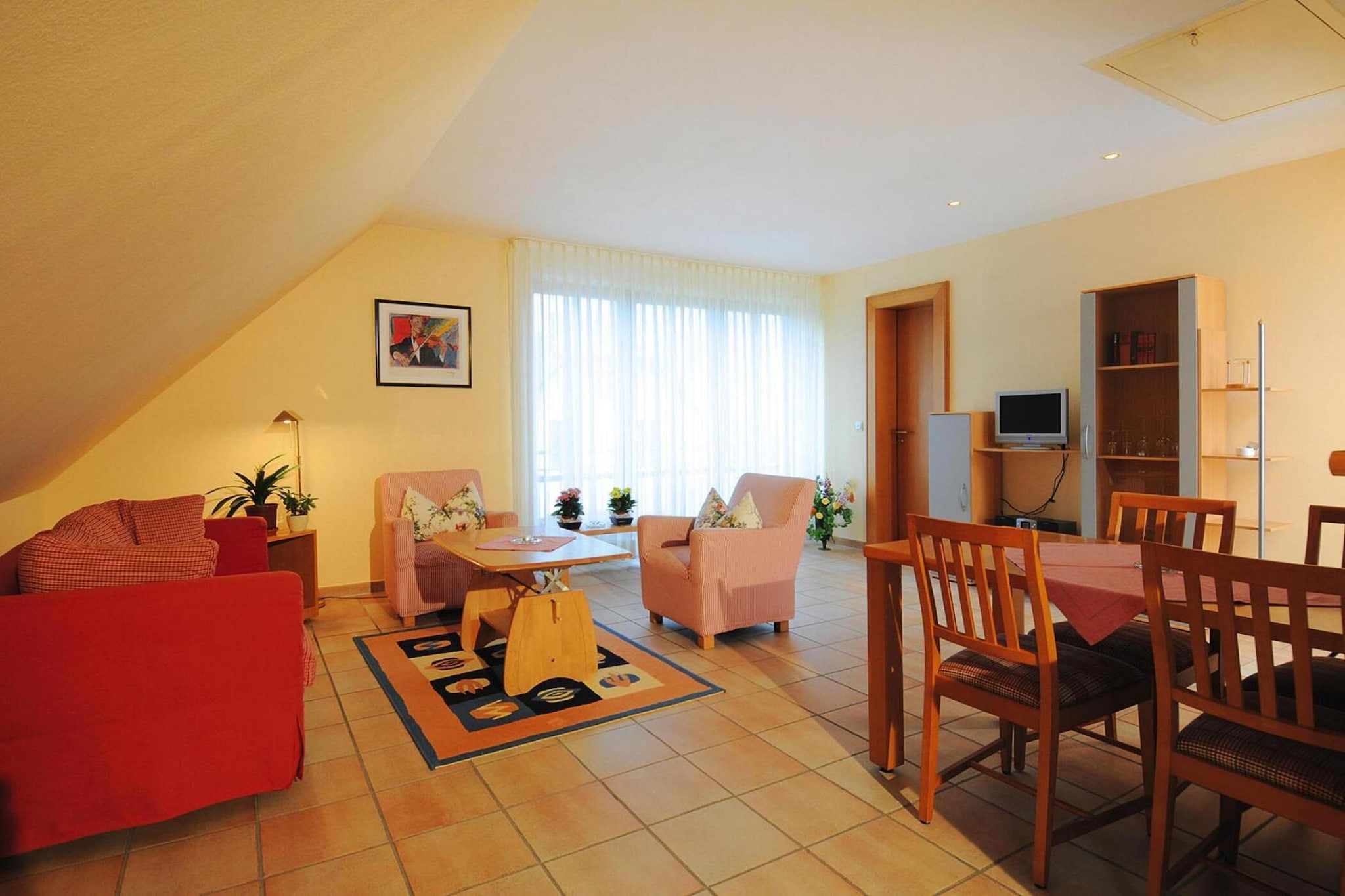 Comfortable apartments with cozy furnishings, just 200 m from the water. In the house there is a fireplace lounge with bar, film rental in the in-house video store and a library. The sauna area with relaxation room is available to you daily from 08:00 a.m. to 10:00 p.m. and a samovar invites you to use it free of charge. The beautiful garden of the complex is ideal for sunbathing and at the same time offers plenty of space for the little island guests to play. Hiddensee is a stress-free zone without loud honking and traffic jams, as there is no private car traffic. You can reach the island with boat lines from Schaprode (Rügen) and Stralsund or with one of the many taxi boats that are available day and night. Highlights include: Consumption-based energy costs, bed linen, towels and final cleaning WLAN Extensive baby equipment Activities nearby: Hiddensee offers an ideal bracing climate and numerous opportunities for an all-round fitness holiday. Nordic walking courses, for example, are offered during the summer months; In Vitte you can rent inflatable boats, bicycles and tandems and nowhere else is there better kite flying than on Hiddensee. The average wind speed in Kloster is 7 m/s, ideal conditions for fans of this sport. Kite flying is permitted everywhere, for safety reasons there is only one restriction in the area of the guarded bathing beaches.