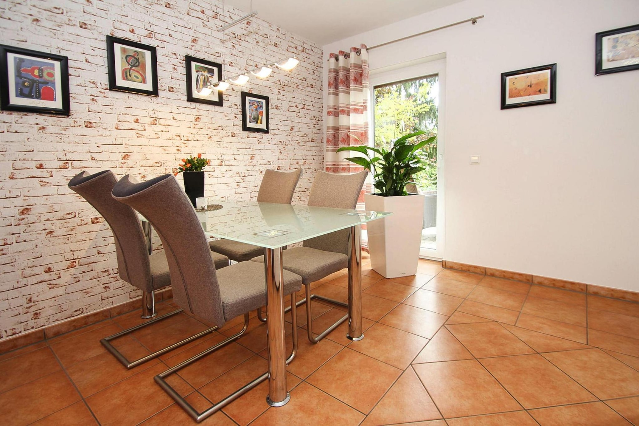 Chic and modern furnished semi-detached house with WiFi in enclosed grounds with beautiful views of the cared and lovingly landscaped garden in idyllic residential area near Berlin. Enjoy the sun on the beautiful south-facing terrace and close the day with a delicious barbecue. You will also find a shadow place under one of the trees. In addition, the landlord makes you available two bicycles for free to explore the beautiful landscape. SchÃ¶nwalde-Glien is located in the Havelland district near Berlin-Spandau and is a beautiful starting point for nature lovers and cycling enthusiasts. Children in particular come to their draw in adventure park Paaren: the farm, water-playing world and Arche animal park ensure a lot of fun.



Details: WiFi 2 bicycles



Activities in the area: Cyclists can experience different cycling routes from SchÃ¶nwalde-Glien. The Havelland cycle path runs directly through SchÃ¶nwalde and other adjacent cycle paths, such as the Berlin Wall Route, can be reached quickly from here. If you don't want to go to Berlin to shop, then it can be in the huge Outlet Center Berlin in Wustermark. Here you will find a large selection of designer brands at reduced prices. Those who love peace and nature should definitely make a detour to the nature landscape of the DÃ¼beritzer Heide. In 2004, the Heinz Sielmann Foundation acquired around 3,500 hectares, which has increasingly gained space through further acquisitions. About 5,000 usually exuded animal and plant species, such as eagles or otters, are at home here. From a mountain path at Elstal you can observe the three large wild animal species, bison, przewalski's horse and red deer. The motto of the animal and leisure park in Germendorf is game, fun and tension: adventure playgrounds, minibikes, bumper cars, fairy tale train and children's playhouse will smile many children



Mobility: not suitable for people with limited mobility