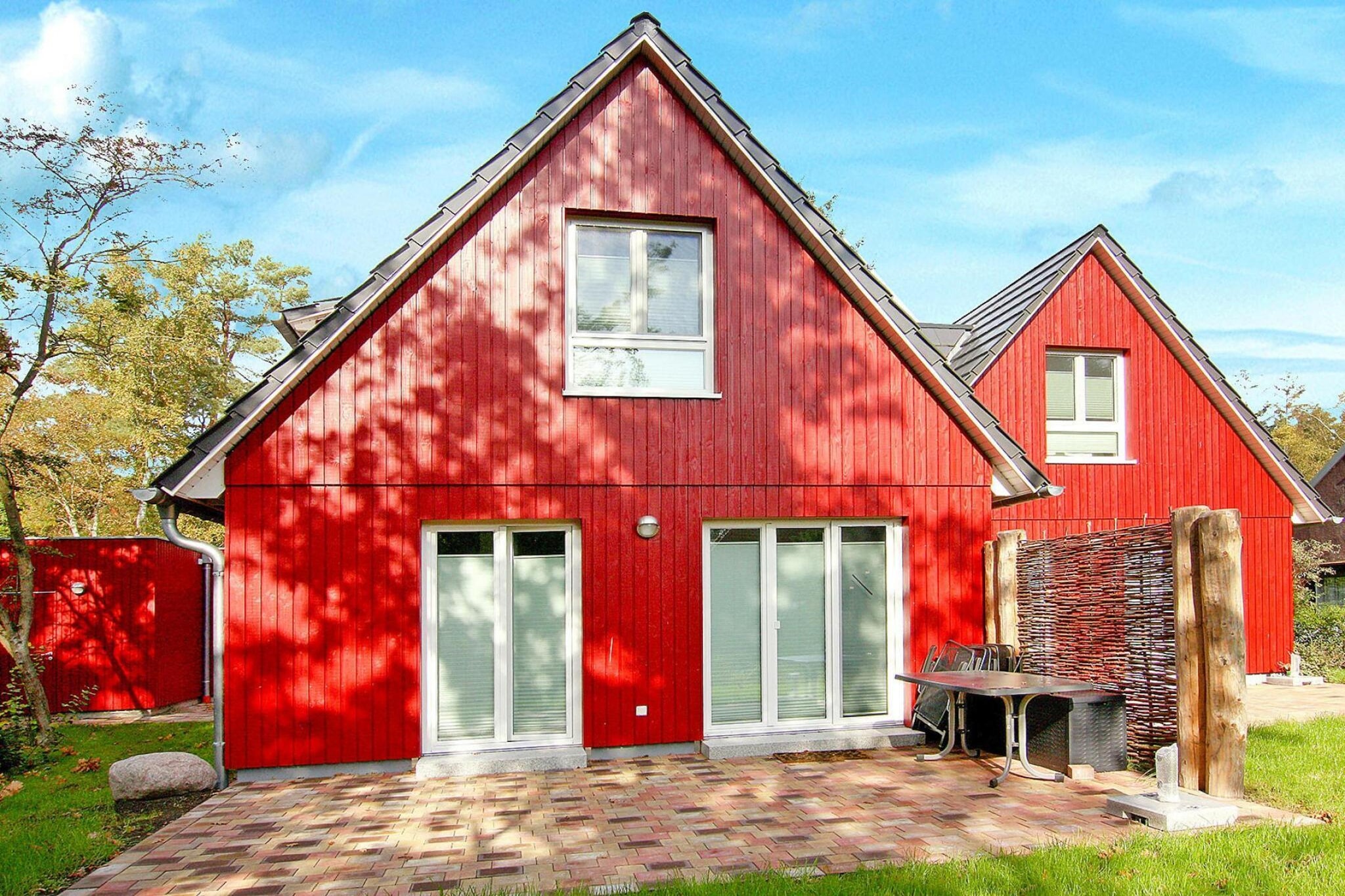 Ground floor: (open kitchen(dining table(6 persons), hob(ceramic), electric kettle, toaster, coffee machine, microwave, dishwasher, fridge(+ freezer)), Living/diningroom(TV(satellite), radio, CD player, heating(floor heating)), bedroom(double bed), bathroom(shower, washbasin, hairdryer), toilet(washbasin), Landing)\n\nOn the 1st floor: (bedroom(double bed), bedroom(double bed), bathroom(shower, washbasin, toilet, hairdryer), sauna(private))\n\nterrace, bicycle storage, garden furniture, parking, parking, parasol, high chair, baby crib(free), Towels/Sheets (Incl.)