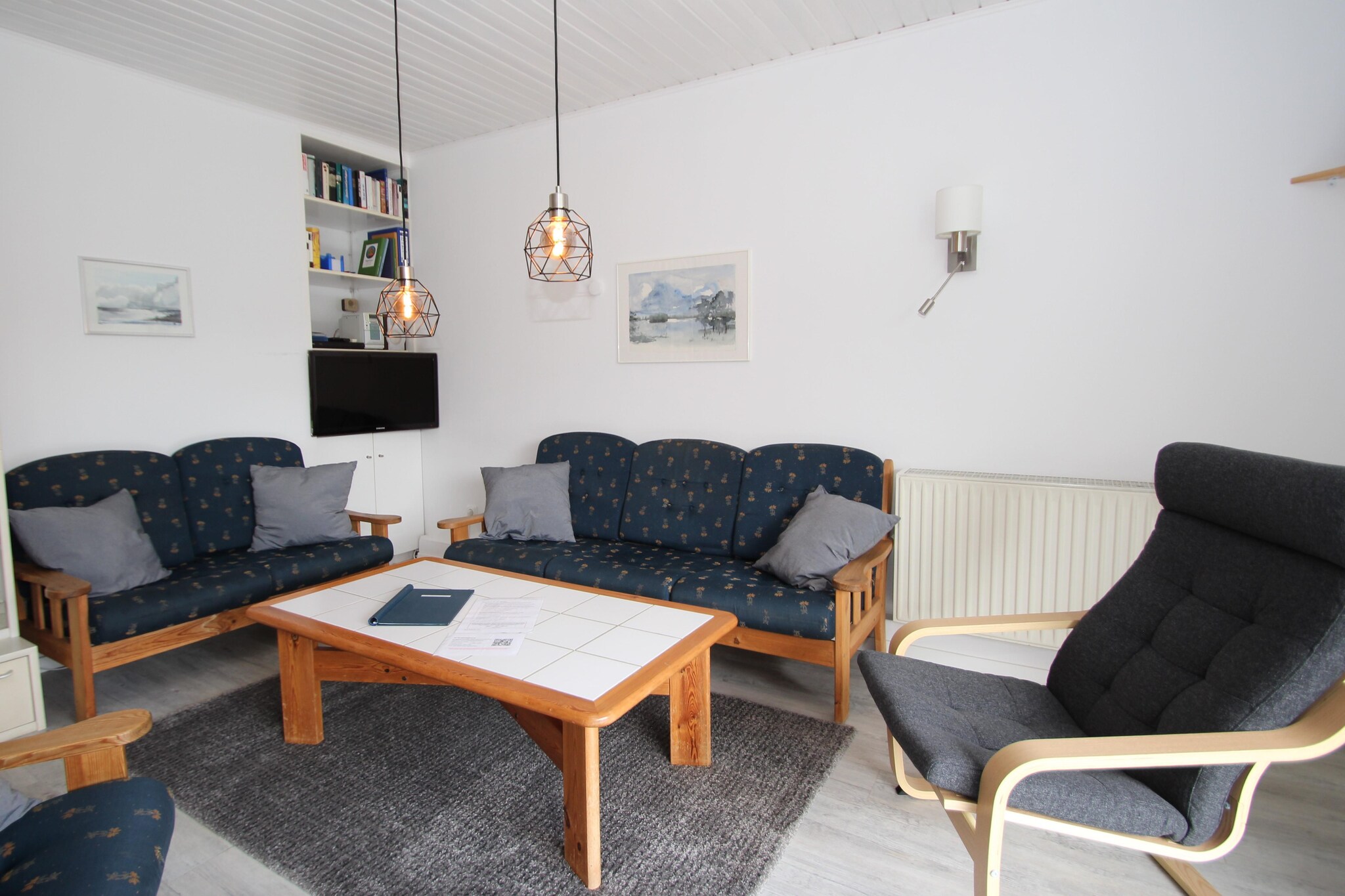 Ground floor: (open kitchen(hob(ceramic), electric kettle, toaster, coffee machine, oven, dishwasher, fridge-freezer), Living/diningroom(TV(flatscreen, satellite), dining table, DVD player, radio, CD player), bedroom(double bed(180 x 200 cm), TV(satellite), DVD player), bedroom(bunk bed(90 x 200 cm)), bathroom(shower, washbasin, toilet))\n\nOn the 1st floor: (bedroom(double bed(180 x 200 cm)), bathroom(shower, washbasin, toilet))\n\nstorage, washing machine, heating(gas), terrace, garden furniture, parking, parking, deckchairs, parasol, baby crib(paid)