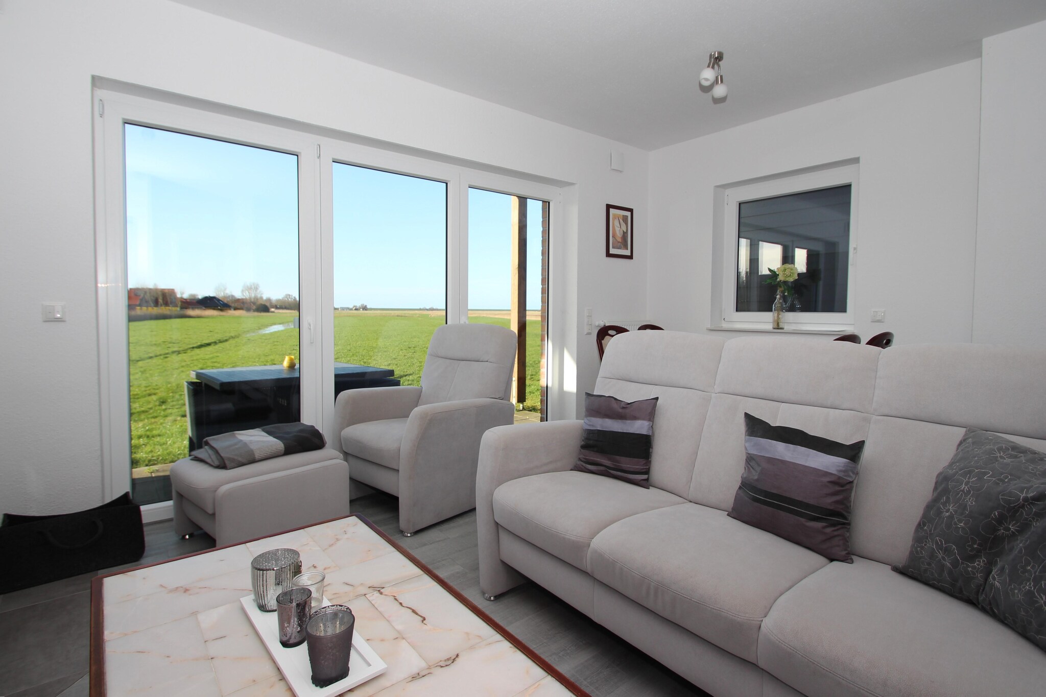 Modern terraced house in a central location in Tossens, not far from the sea. The cozy temporary home offers space and facilities for four people, who can spend a wonderful holiday here. In the cozy living room you can spend relaxing evenings by the fireplace, the terrace offers a wonderful view over the meadows to the dike. If it's a little cooler, relax in the in-house sauna. The small town of Tossens is located directly on the dyke of what is probably Germany's most beautiful peninsula: Butjadingen. Nestled picturesquely between the Jade Bay and the Wadden Sea National Park, you will find a perfect place for the best time of the year here. Whether alone, as a couple or as a family - in the North Sea resort of Tossens, those seeking peace and quiet as well as active holidaymakers will get their money's worth. 

Highlights included: usage-based additional costs

Nearby Activities: Explore the region by bike and enjoy the Wadden Sea on foot. You can catch fresh fish in local ponds or dine at nearby fish restaurants. Just behind the dyke is Friesenstrand, Germany's only themed beach, perfect for digging and dreaming with stunning North Sea views. It features a ship for little pirates, a cable car, and a climbing net, along with beach volleyball, football, and a dog beach for fun. If you prefer to relax, enjoy the view from a comfortable beach chair.


Note: Charging e-vehicles (except e-bikes) via the house power connection is prohibited! The person responsible bears the costs and possible consequential damage.