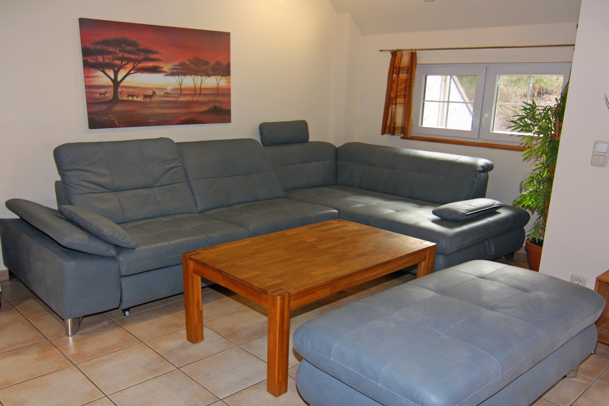 Prime location - only 100 m from the fine sandy beach. Cozy semi-detached house with luxurious furnishings on a 200 m² natural dune plot directly on the coastal forest on a private road. The beach house with its two halves is ideal for families with friends (2nd half of the house: DOS08001). The station of the Usedomer Bäderbahn is within walking distance and there is also a connection to the cycling and hiking network on Usedom. Idyllic routes lead you through lush greenery and the partly untouched nature of Usedom.
Details: WLAN
Activities nearby: In Trassenheide you will find Europe's largest butterfly farm, a visit with the children is worthwhile. Visits to the free flight hall and the attached insect museum are offered. The trained staff will show you the special features of the farm, tells you interesting details and draws attention to things that are hidden from the undiscovered eye. Well-camouflaged eggs, caterpillars and pupae are suddenly visible, exciting background information makes what you see an experience for young and old. Mobility: Suitable for people with limited mobility