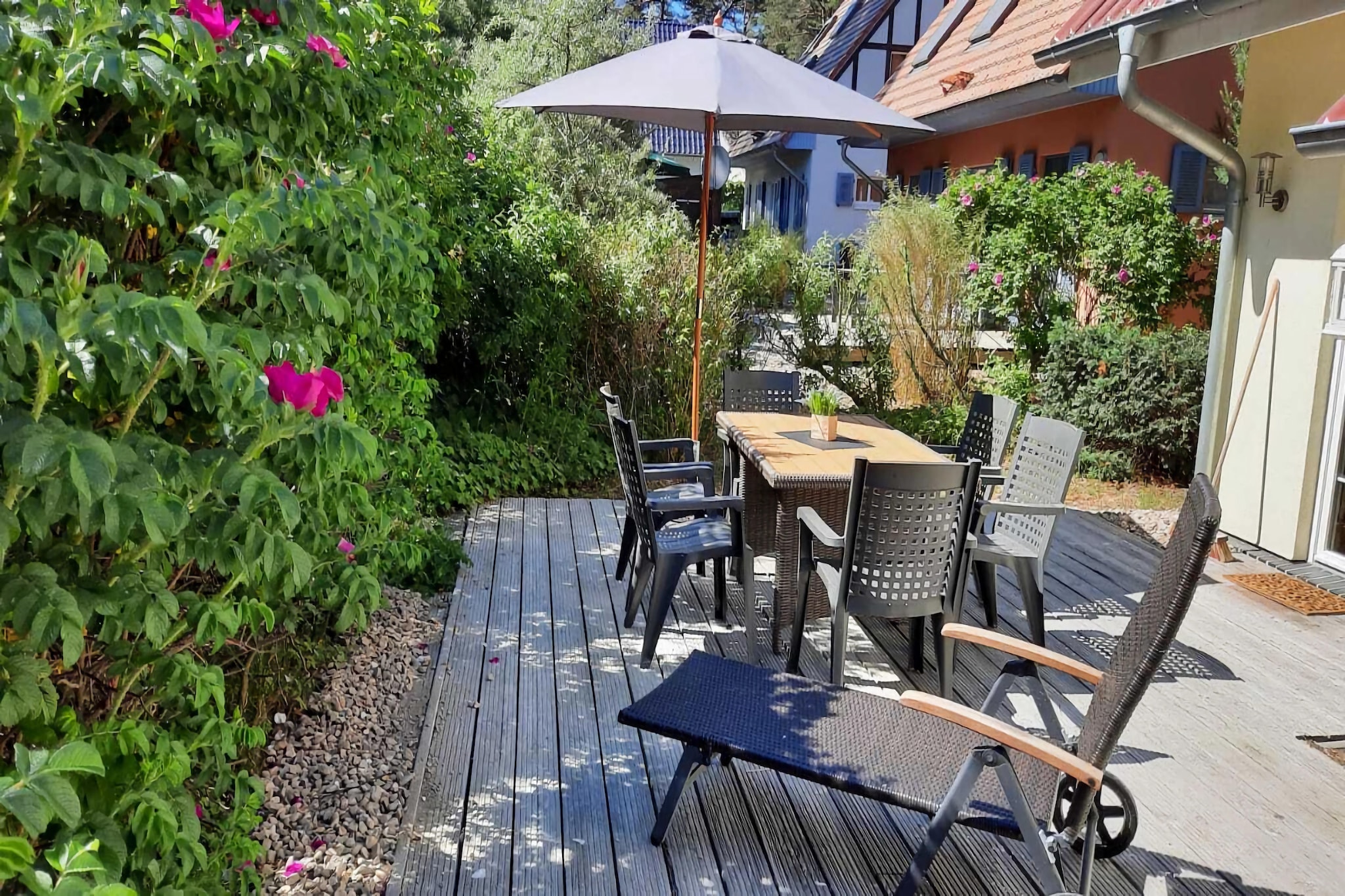 Ground floor: (open kitchen(dining table(6 persons), electric kettle, toaster, cooker(4 ring stoves, ceramic), hood, coffee machine, oven, microwave, dishwasher, fridge(+ freezer)), Living/diningroom(TV(satellite), radio, CD player, heating(electric), heating(floor heating)), bedroom(double bed), bathroom(shower(walk-in shower), washbasin, toilet, washing machine), Landing)\n\nOn the 1st floor: (bedroom(double bed), bedroom(single bed, single bed), bathroom(shower, sauna(private), washbasin, toilet), Landing)\n\nbalcony, balcony, terrace, garden furniture, parking, parking, high chair, baby crib(paid), Towels/Sheets (extra fee)