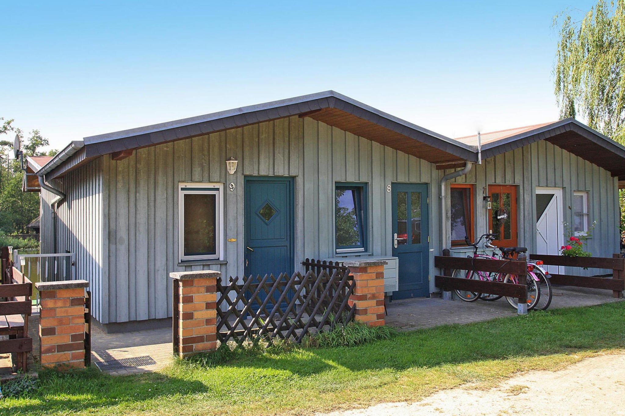 With a fantastic view of the water: This small, cozy boathouse is located directly on the MÃ¼ritz-Havel Canal in Mirow â€“ perfect for water sports enthusiasts and nature lovers! The house has an inviting, covered terrace overlooking the water, where you can relax after an active day outdoors. Listen to the lapping water or the chirping of birds and linger for a moment in absolute silence. Those who are daring can take a dip in the cool water directly from their own private jetty. This is sure to wake you up in the morning!

Amidst the magnificent forest and lake landscape of the Mecklenburg Lake District, you will find ideal conditions for a carefree vacation. The small town of Mirow lies at the southern end of Lake Mirow, which is part of an extensive network of lakes, rivers, and canals, including Lake MÃ¼ritz. Water lovers can enjoy water sports on the MÃ¼ritz-Havel waterway, which serves as the gateway to the MÃ¼ritz National Park. If you prefer to get around on dry land, the many car-free forest and country trails will be of particular interest to hikers, cyclists, and horseback riders.

Highlights included:
All consumption-based energy costs

Nearby activities: In and around Mirow, you'll find many excursion options you might enjoy: boat tours with the White Fleet from Mirow, the MÃ¼ritzeum adventure world in Waren, Germany's largest freshwater fish aquarium, Mirow Castle with its offshore Love Island, canoeing stations along the shore, and much more. The MÃ¼ritz National Park is also just a few kilometers to the north and can be reached by boat. The Rheinsberg waters (Small Lake District) and MÃ¼ritz waters (Great Lake District) are very popular with nature and boating enthusiasts.

Linen packages are not included in the rental price, but are available on site for EUR 12 per person/change (registration required).