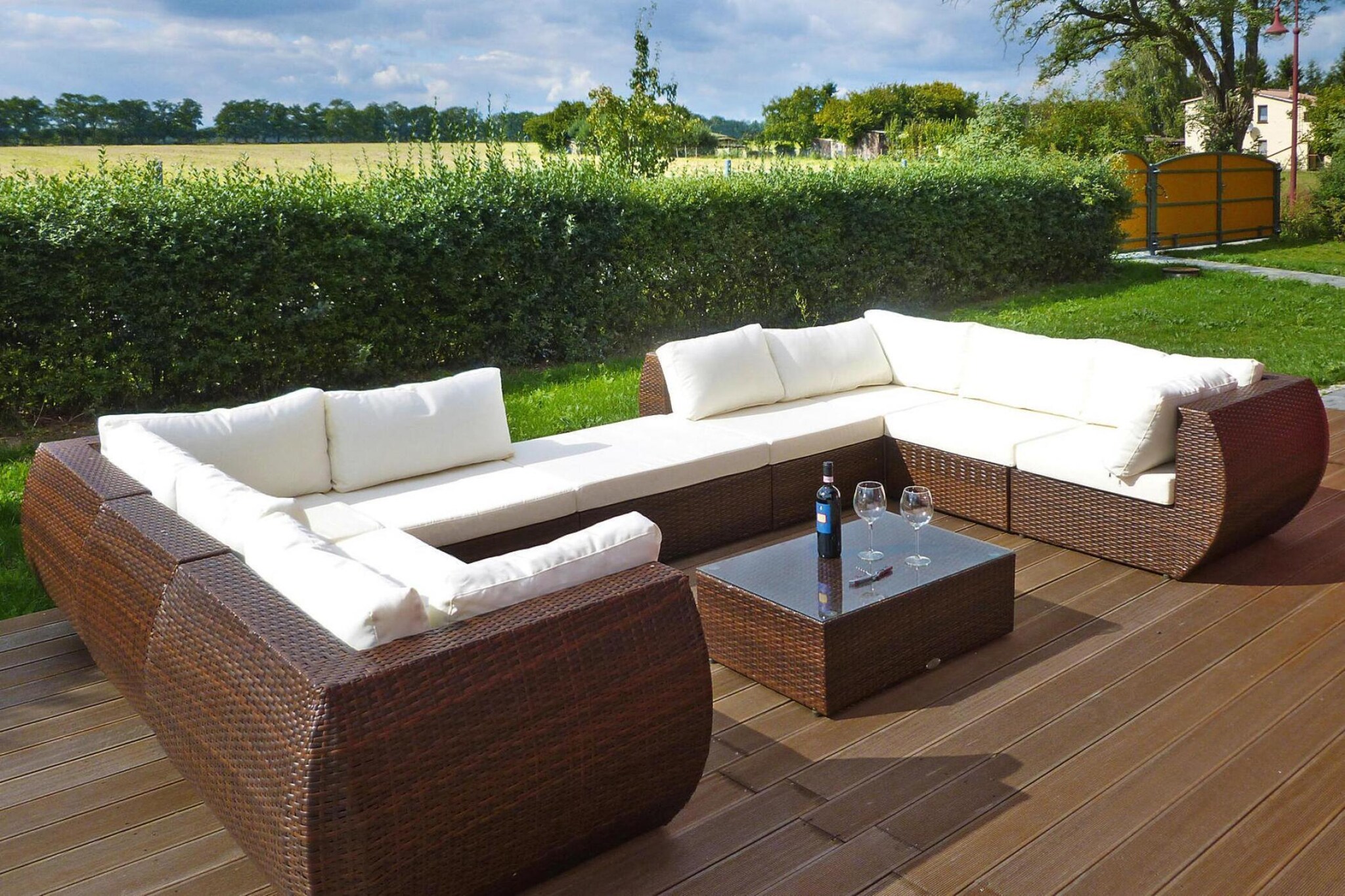 Luxurious house with high-quality furnishings on the edge of Berlin and the Spreewald forest in the Storkow district of Selchow. The surrounding forests and lakes are a true gem for vacationers who love nature. On the nearby farm, you and your children can experience animals and buy fresh eggs or honey. In the small town of Storkow, the old town and the market with its adjacent alleys form the historic center of the town. So, if the holiday home kitchen needs to stay cold for a while, simply treat yourself to a meal in one of the various restaurants and inns.

Highlights included: Wi-Fi, consumption-based energy costs, final cleaning.

Activities nearby: On the northern shore of Lake Storkow is the lido, a wonderful place to cool off, bathe, and swim on hot summer days. At 6 kilometers long and approximately 1.2 kilometers wide, the lake is also a popular sailing, rowing, and canoeing area. The ScharmÃ¼tzelsee passenger boat dock is very close to the lido. Tip: Visit Storkow Castle with its cozy BurgCafÃ© and the impressive inland dune at Waltersbergen â€“ formed 8,000 to 10,000 years ago, covered with rare steppe plants, and at 36 meters high, unique in Brandenburg.

Note: Linen can be booked or you must bring your own.