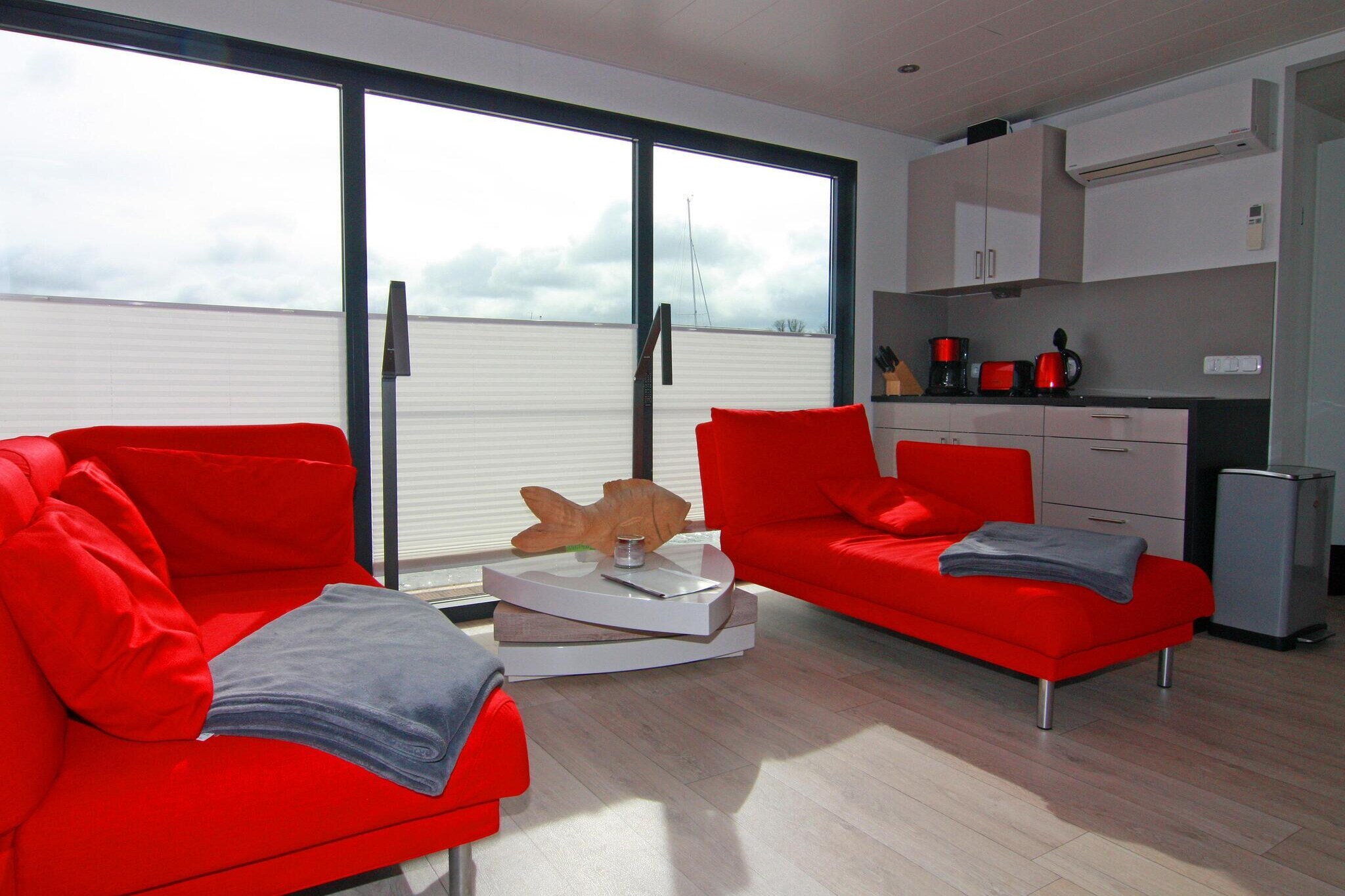 Houseboat holidays in the first row: The modern Floating House is firmly anchored in the small town harbor of Ribnitz-Damgarten. In the morning you can step out of your bedroom and enjoy the beautiful view over the maritime surroundings and in the evening celebrate the sunset with a sundowner. Your houseboat has two terraces, one of which is a roof terrace. Whenever the weather permits, you can enjoy a drink or snacks outside, or make yourself comfortable on the patio furniture. And if it gets too cold, the spacious interior ensures a pleasant stay. There is also a bicycle stand for two bicycles and a canoe holder directly on the boat. So feel free to bring your bikes or a canoe and actively explore the area. Ribnitz-Damgarten is not only a state-recognized resort, but is now known everywhere as an amber town, because both the German Amber Museum and the Amber Show Manufactory are located here. The picturesque little town lies between the Hanseatic cities of Rostock and Stralsund - directly at the mouth of the Recknitz in the Ribnitzer See. Various restaurants and cafés as well as shops of all kinds and several contemporary witnesses of brick Gothic make up the very special charm of the place. The proximity to the Baltic Sea beaches is also attractive.Highlights included: Consumption-based energy costs, bed linen, towels and final cleaningWLAN1 canoe activities nearby: Beautiful forests and moor areas, fields and meadows and long avenues with old trees await you around Ribnitz-Damgarten - a wonderful region for cyclists. The best way to get to know the idyllic region is on varied tours to the Bodden or to the Baltic Sea or to one of the many castles. Explore the landscape protection area "Lower Recknitztal" or visit the Klockenhagen open-air museum - the possibilities are endless! To the