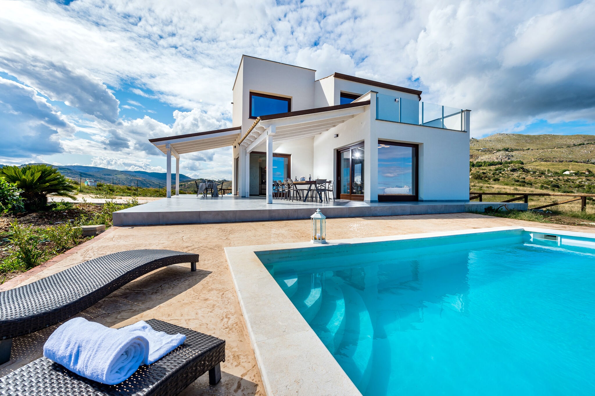 Villa élégante avec piscine privée et vue mer