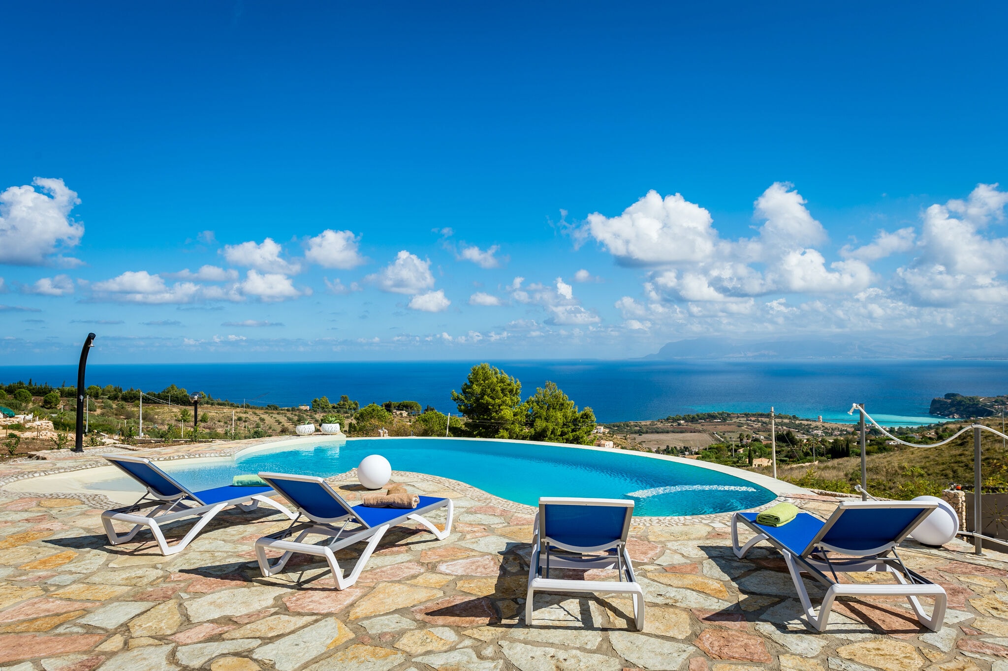 Nice small villa with private pool and wonderful seaview