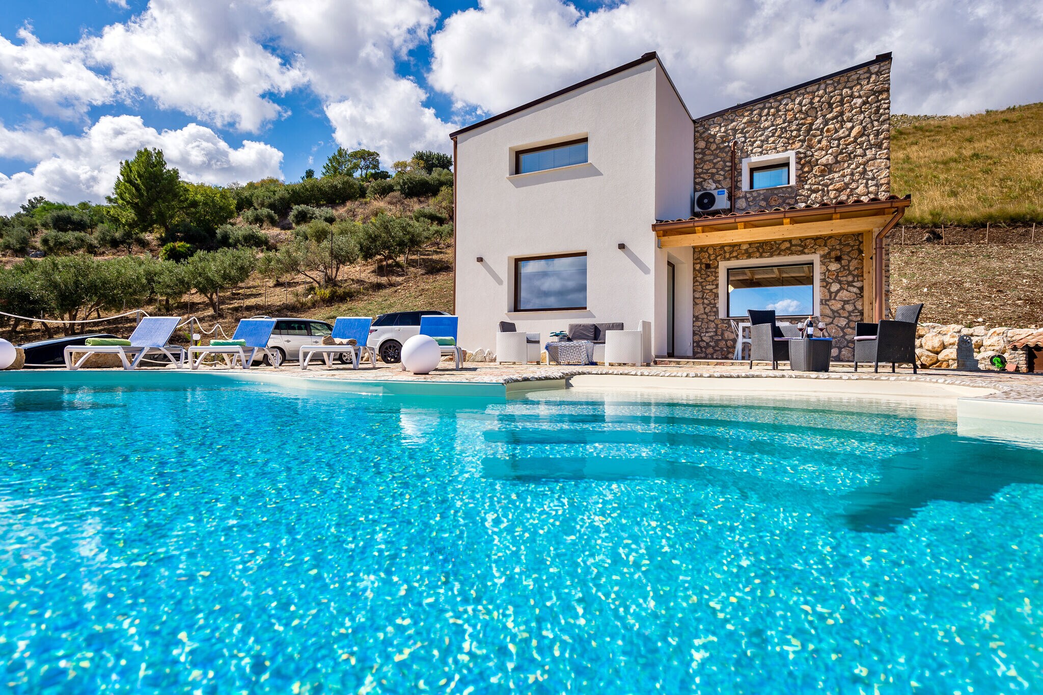 Schöne kleine Villa mit privatem Pool und herrlichem Meerblick