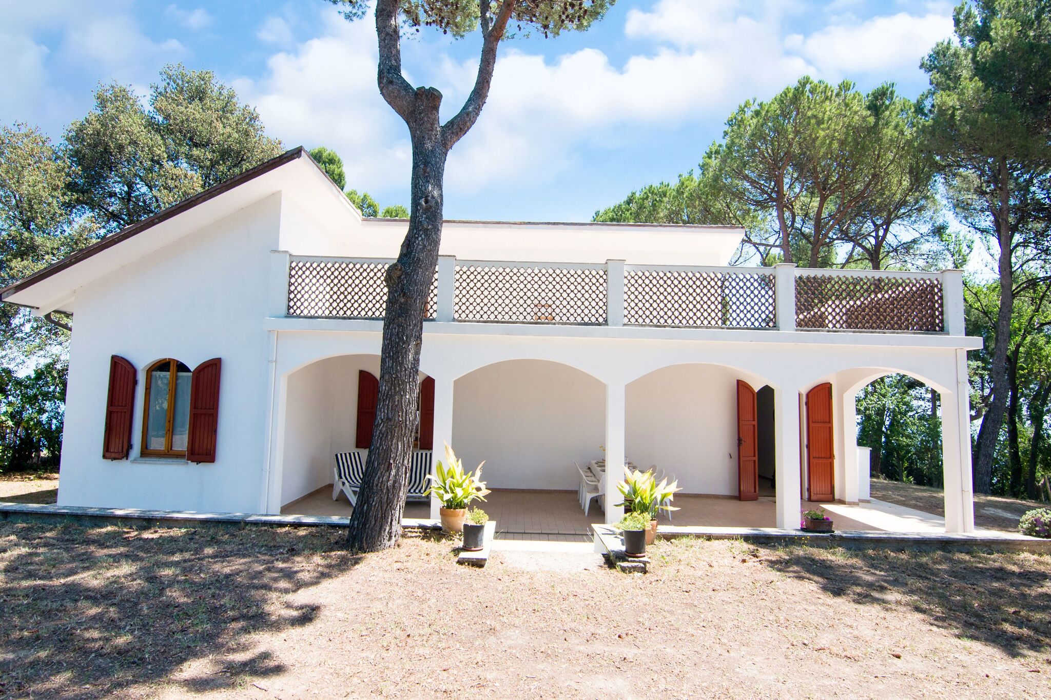 Sea view villa with private pool, 2km from the beach