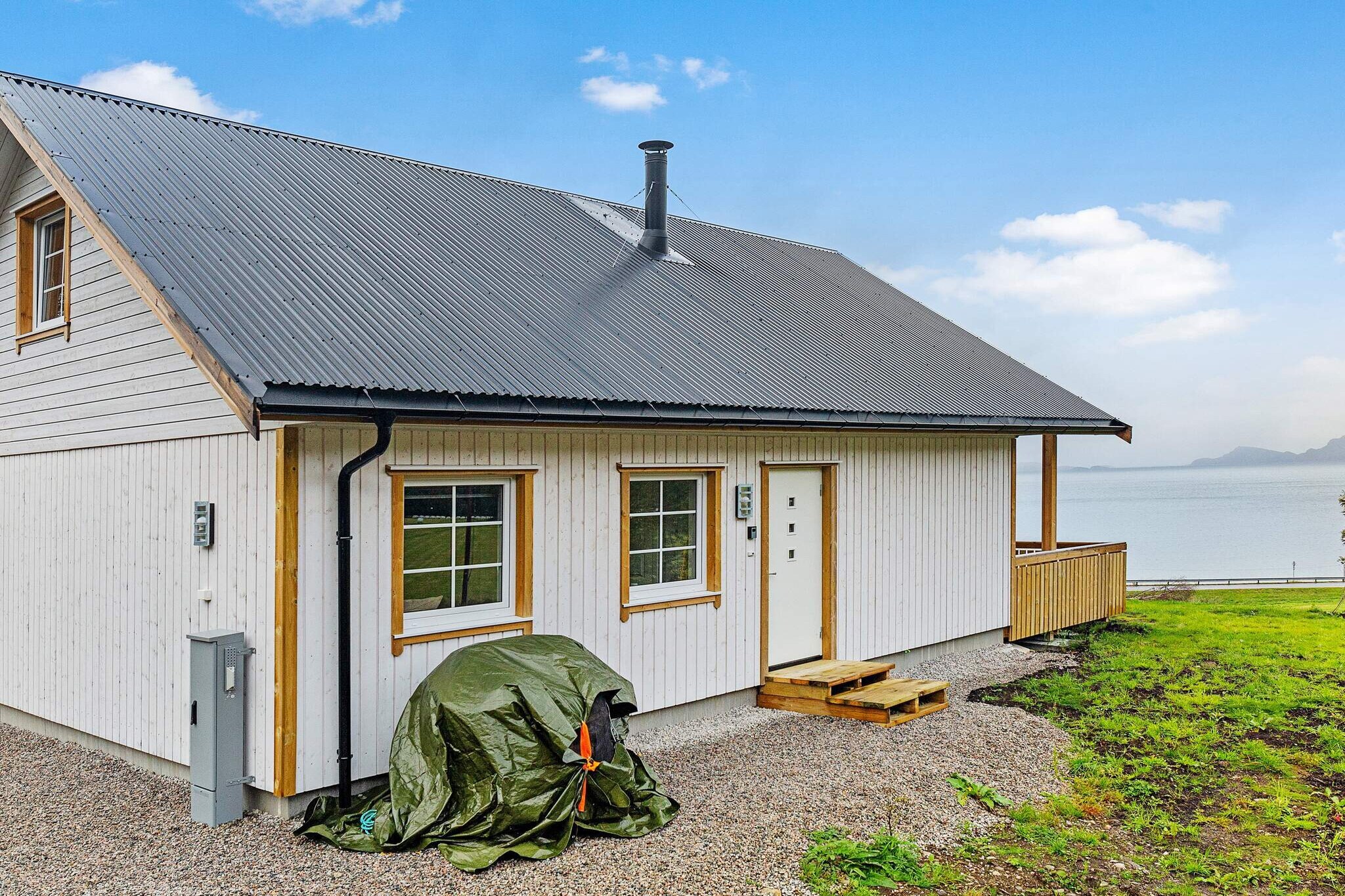 Internet Access DSL, open kitchen(cooker(electric), hood, coffee machine, waffle iron, dishwasher, fridge, freezer(60-99L), washing machine), Living/bed room(38 m2)(TV(satellite, norvegian TV channels ), radio), Living/bed room(18 m2)(double folding bed), bedroom(9 m2)(double bed), bedroom(9 m2)(double bed), bedroom(18 m2)(double bed), bathroom(floor heating)(bathtub or shower, washbasin, toilet), sauna(outside), heating(electric), terrace(38 m2), garden furniture, BBQ, parking