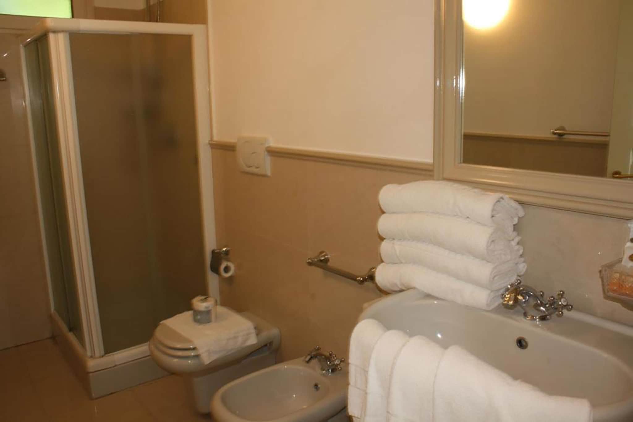 Villa Greta Meina-Bilo Baveno or I Madre - Badezimmer