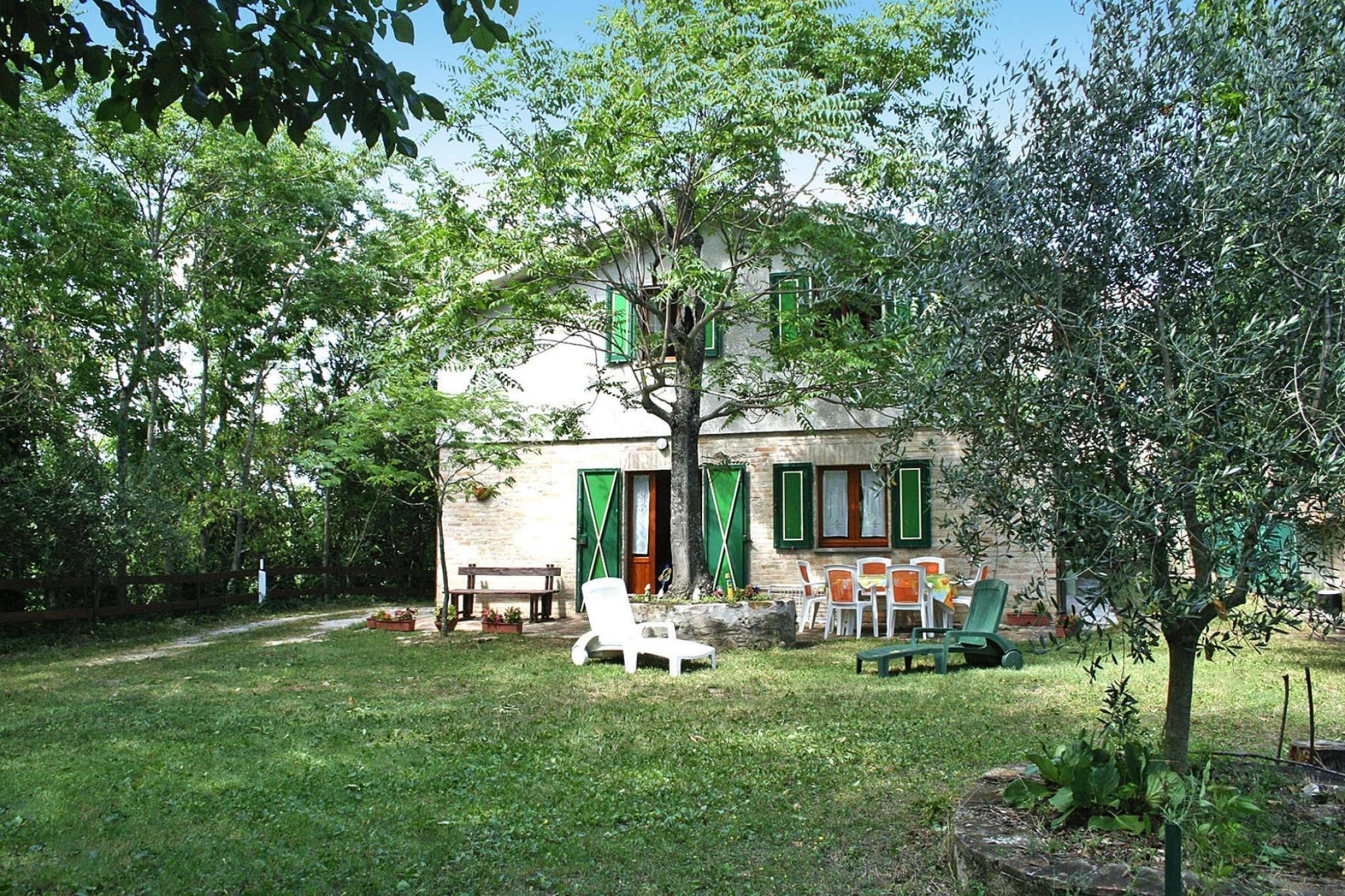 Holiday home dei Pavoni Montemaggiore con Piscina privata - Buitenkant zomer