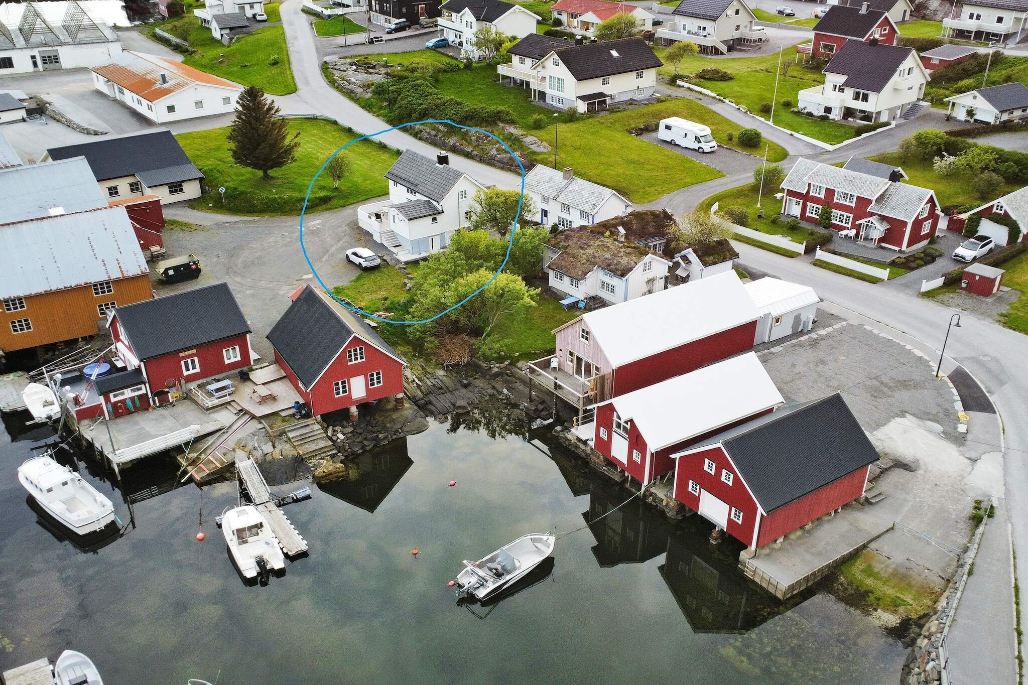 Internet Access DSL, Sitting room(7 m2)(single folding bed), open kitchen(cooker(electric), hood, coffee machine, waffle iron, microwave, dishwasher, fridge, freezer(200-249L), tumble dryer, washing machine, high chair), Living/bed room(32 m2)(TV(satellite, german television channels, norvegian TV channels ), radio, chromecast), bedroom(22 m2)(double bed, cot), bedroom(9 m2)(2x single bed), bedroom(7 m2)(single bed), bathroom(floor heating)(bathtub or shower, washbasin, toilet), balcony or terrace(10 m2), heating(electric), terrace(18 m2), garden, garden furniture, BBQ, parking, air to air heatpump