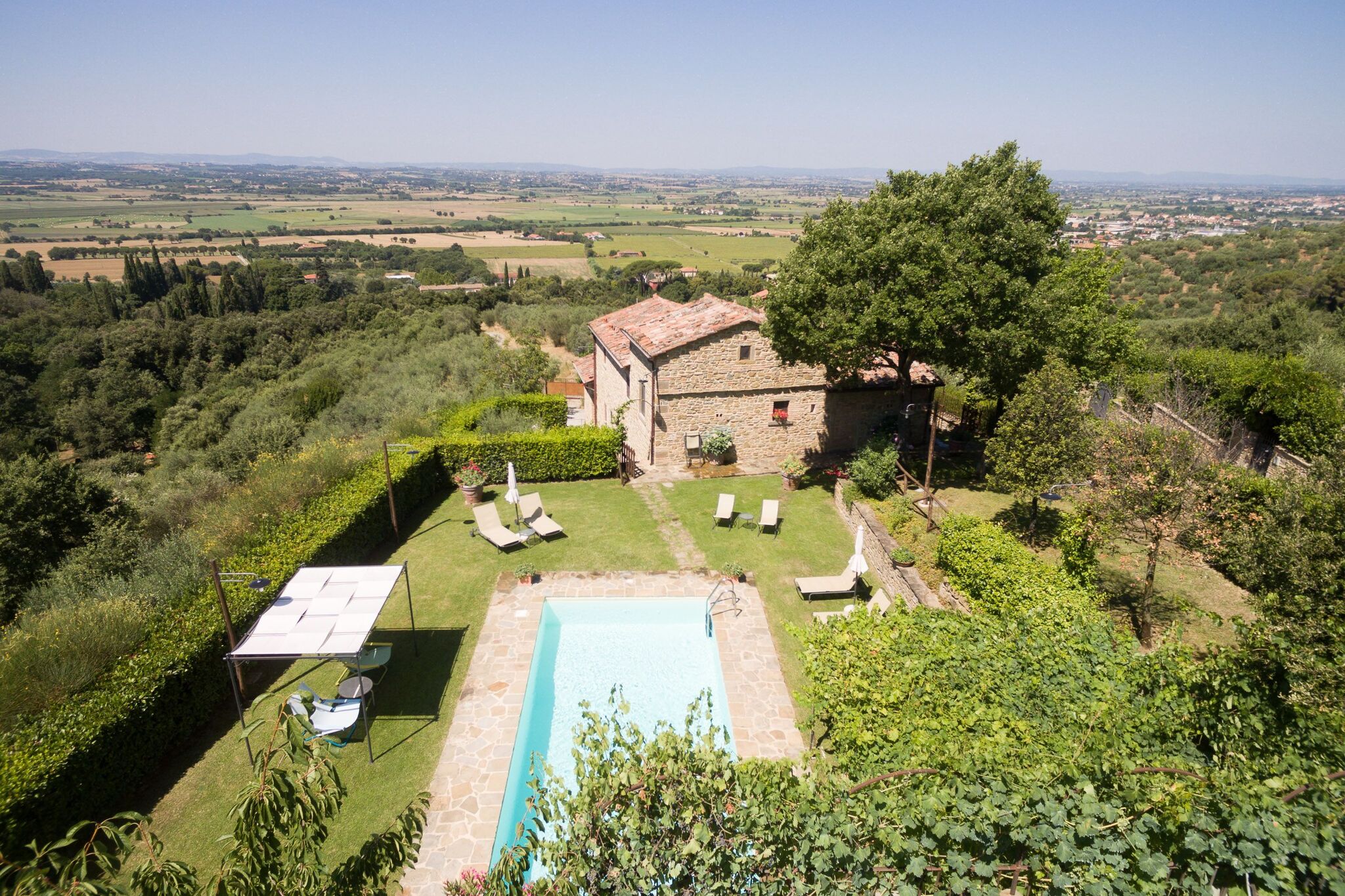 Attractive Holiday Home in Cortona with Swimming Pool
